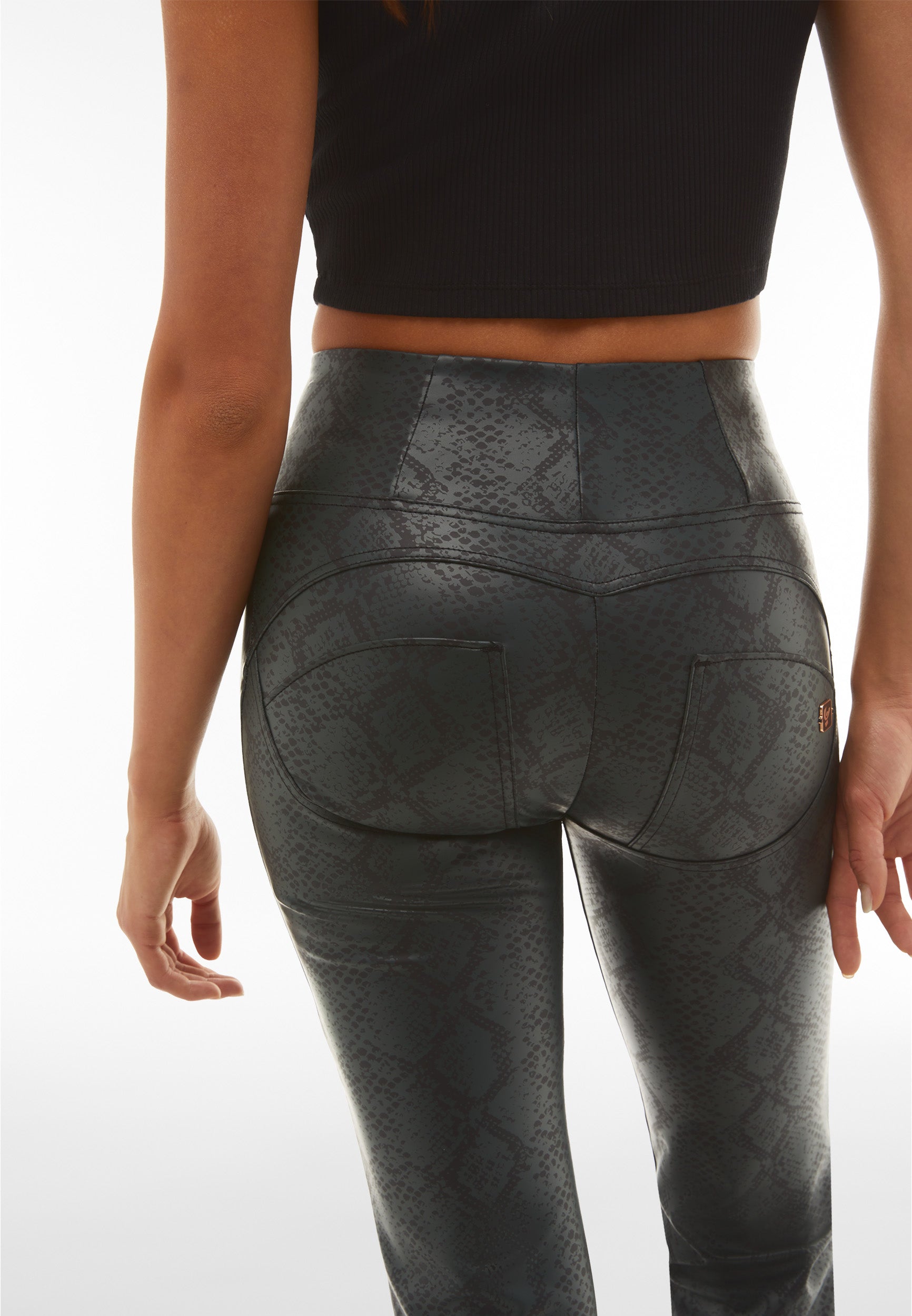 freddy-wr-up-pantalon-similicuir-python-flare-cropped image 5