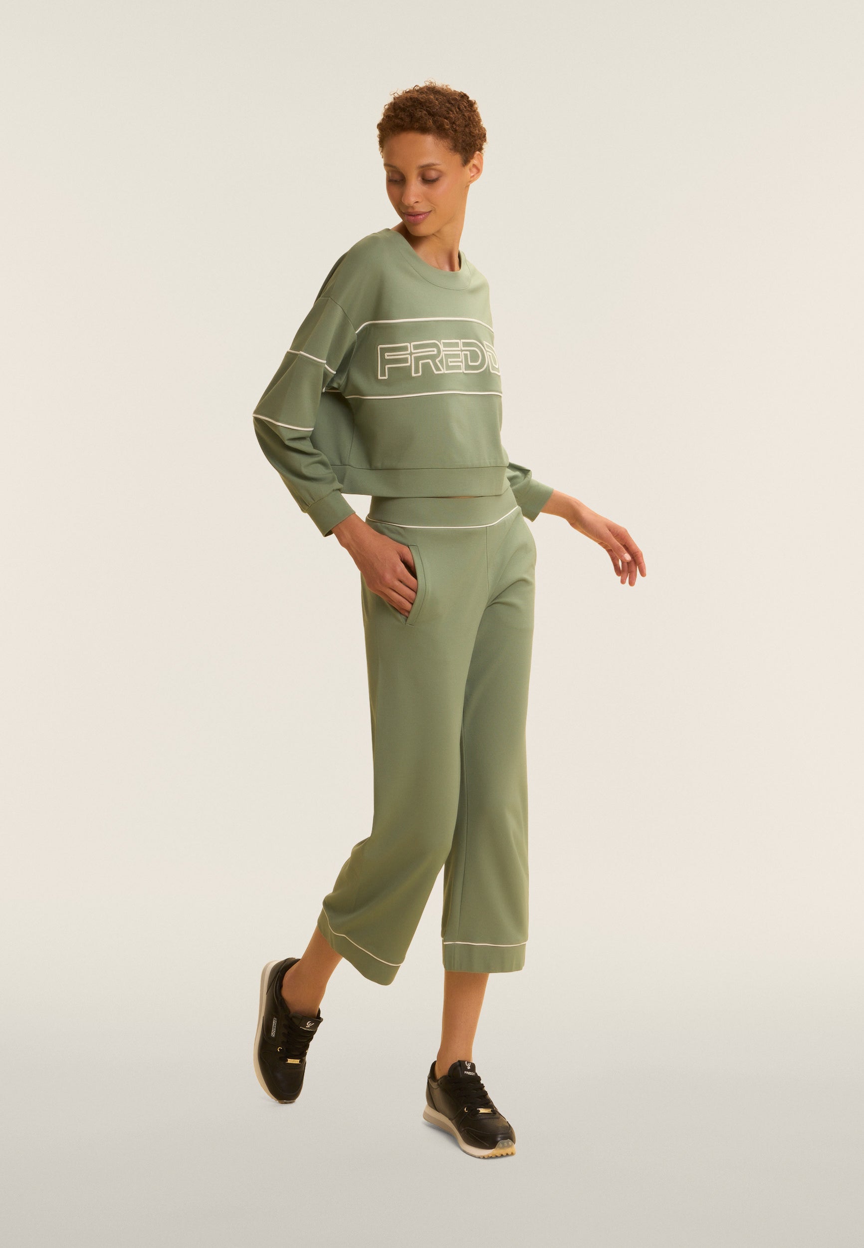 freddy-pantalon-sport-femme-wide-leg-cropped-poches image 2