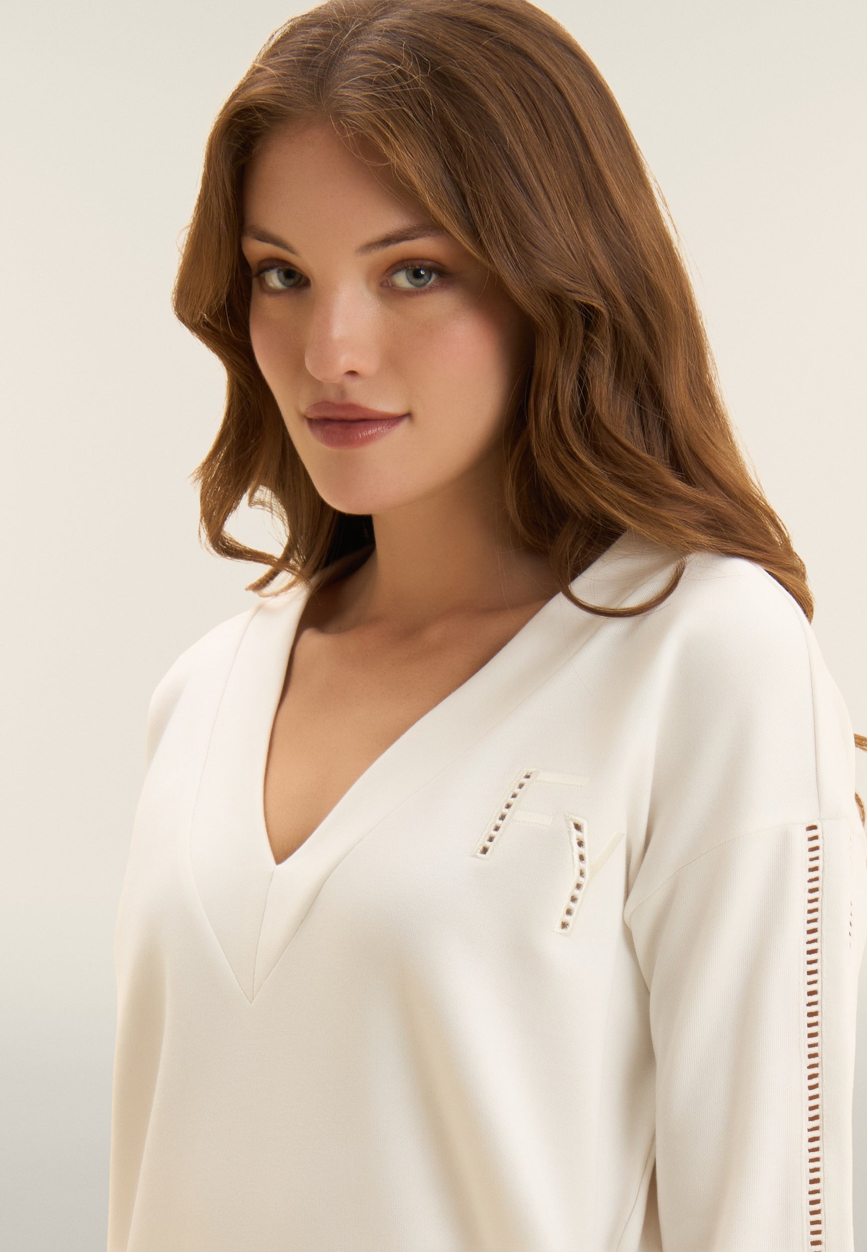 freddy-sweat-col-v-femme-french-terry-broderie-fy image 4