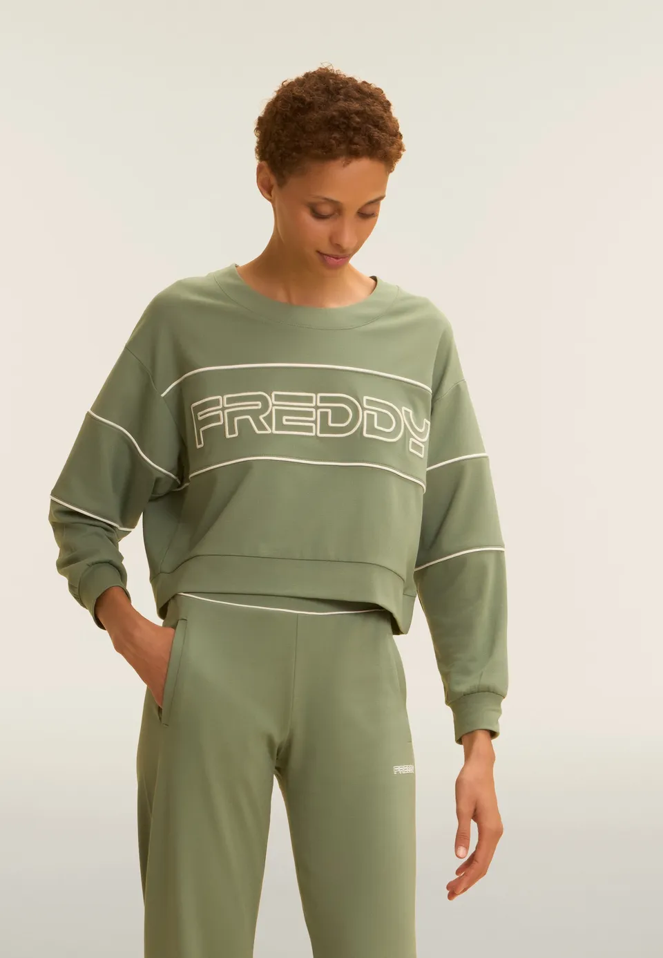 sweat-freddy-comfort-fit-cropped-maxi-logo-brod image 1