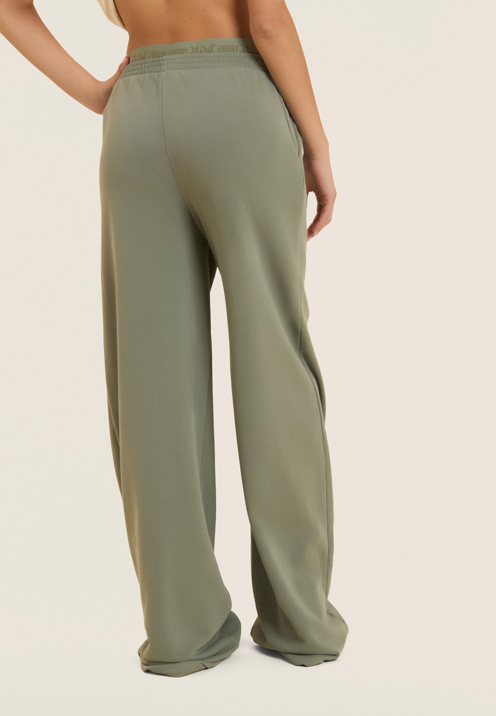 freddy-flow-pantalon-sportif-oversize-wide-leg-street-art image 3