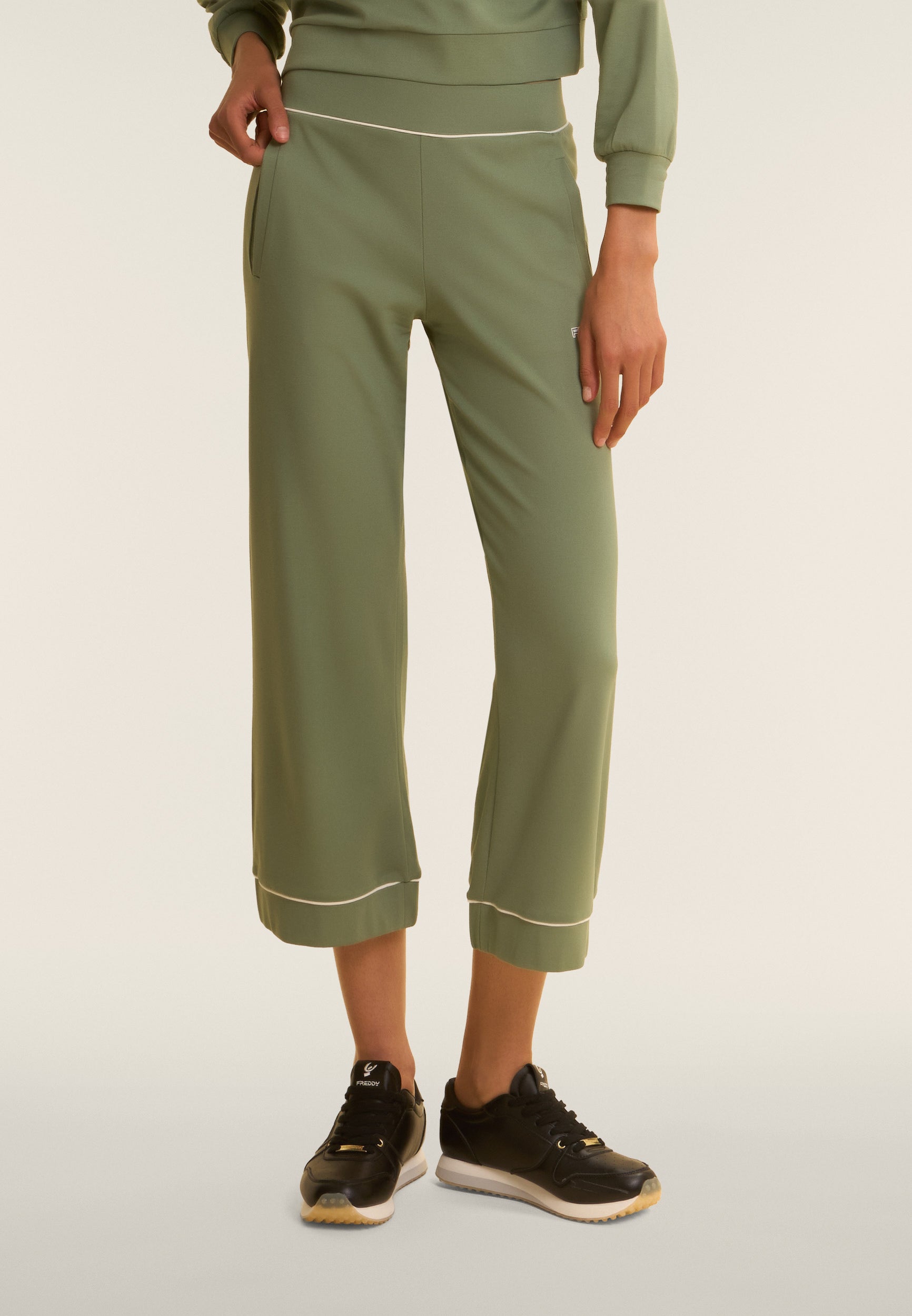 freddy-pantalon-sport-femme-wide-leg-cropped-poches image 1