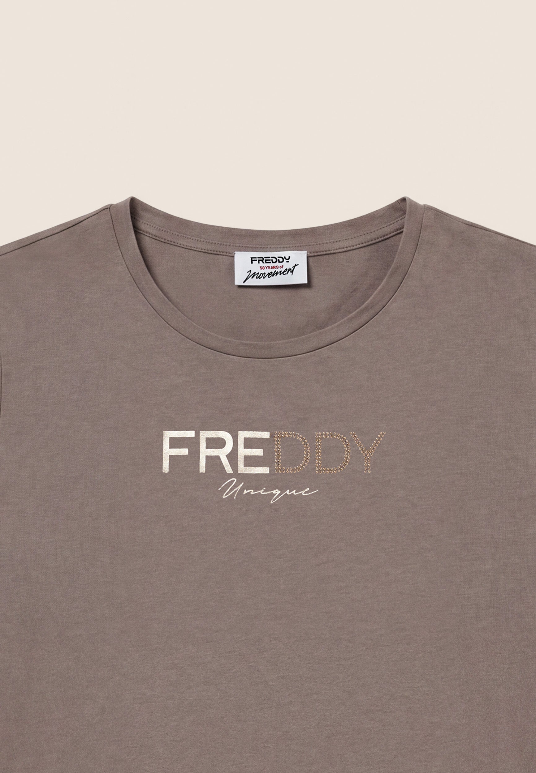 freddy-t-shirt-femme-regular-logo-maxi-or-et-clous-dor-s image 7