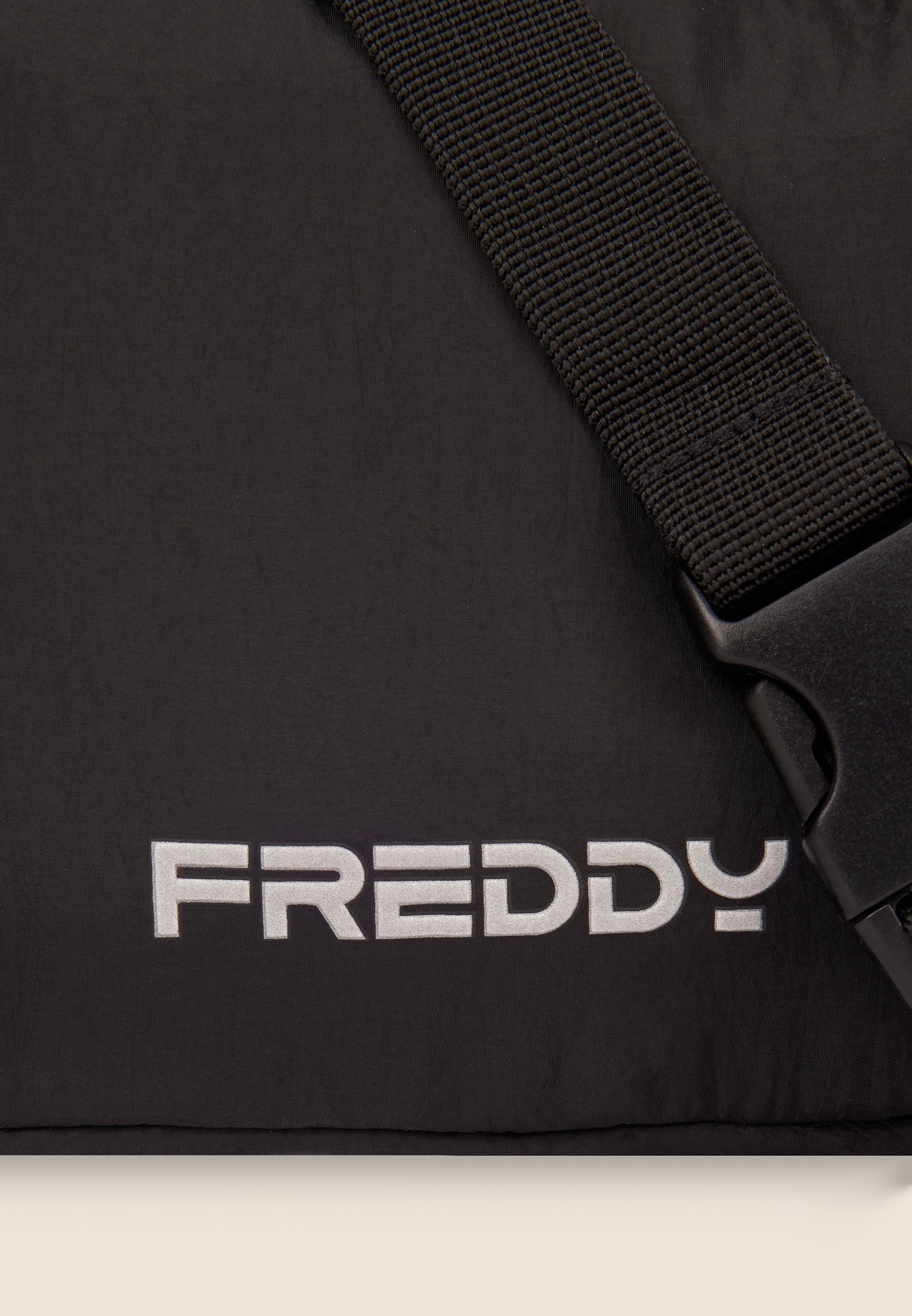 freddy-sac-banane-nylon-logo-gomm-21x14x7-cm image 5