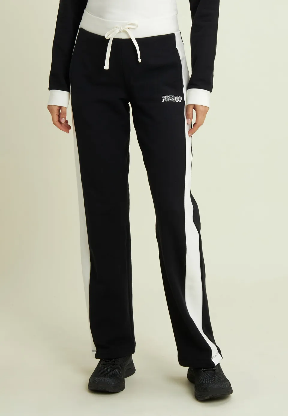 freddy-pantalon-jogging-noir-bandes-lat-rales-blanches-regular-fit image 1