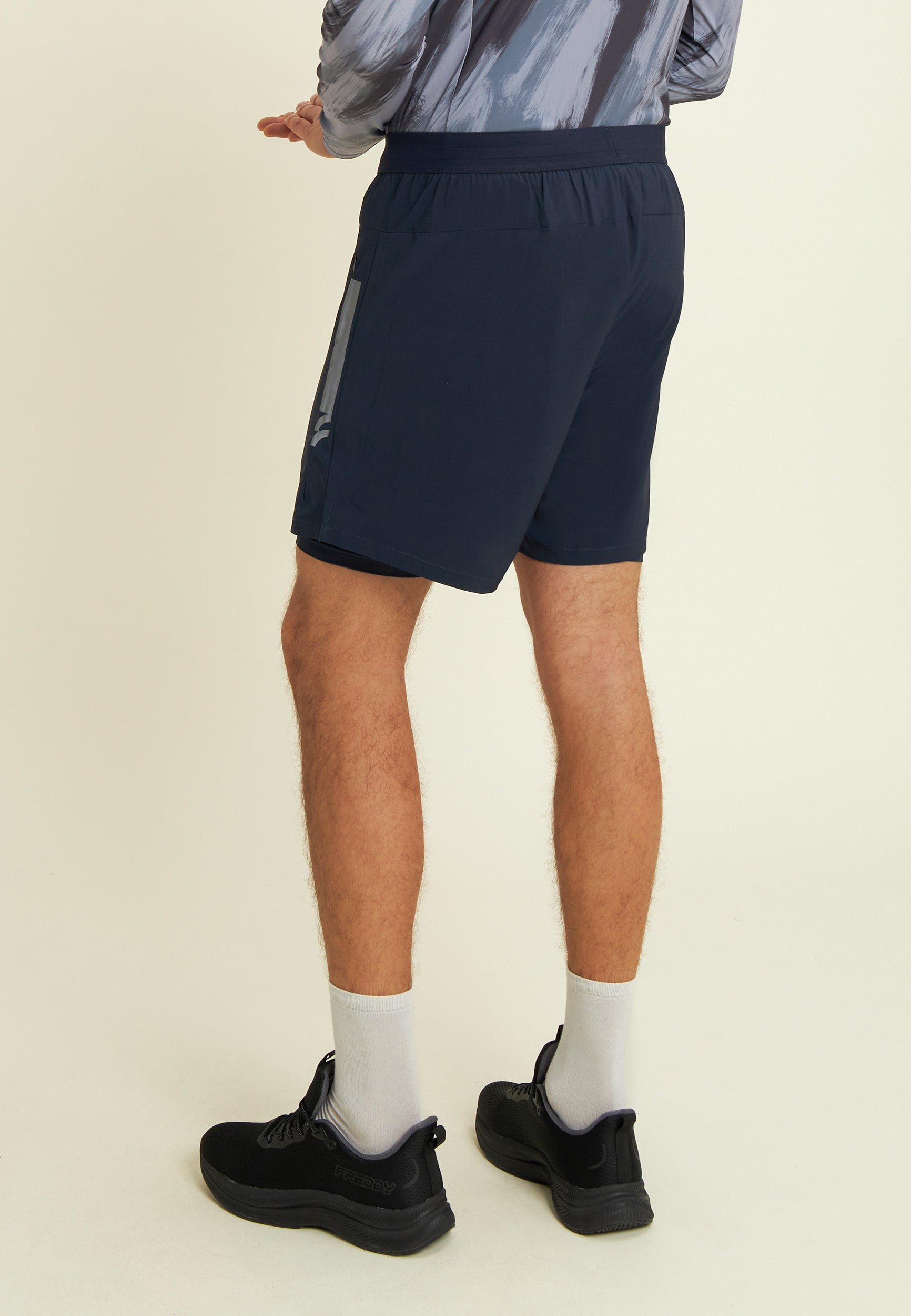 short-slim-homme-freddy-mi-cuisse-fentes-lat-rales-zips image 3