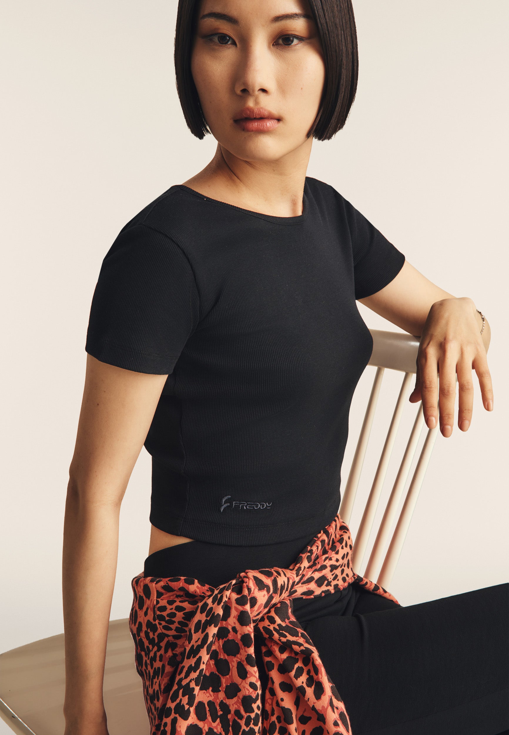 freddy-t-shirt-slim-fit-c-tel-ouverture-dos-femme image 4