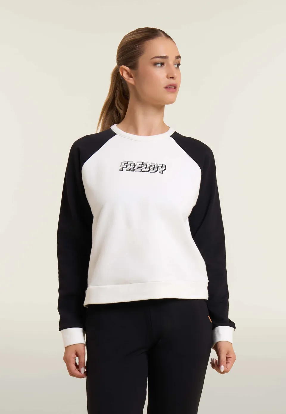 freddy-sweat-cropped-bicolore-manches-raglan-noir-blanc image 1