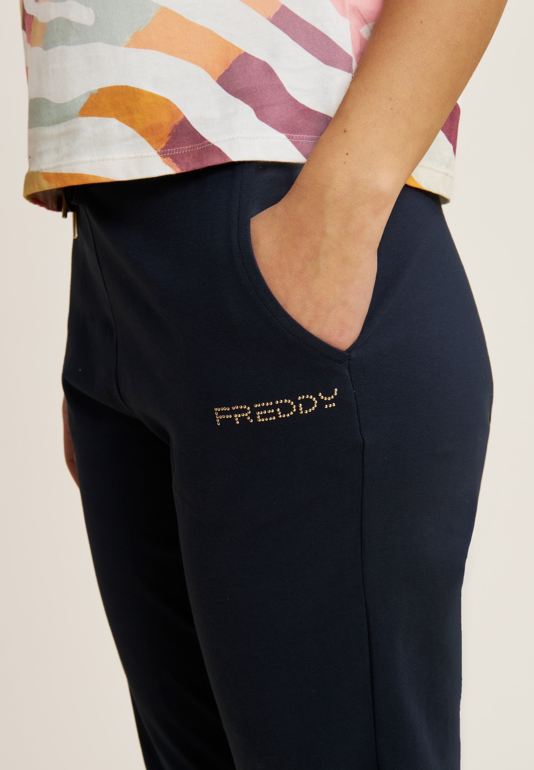 freddy-pantalon-jersey-revers-c-te-logo-perles-dor-es image 4