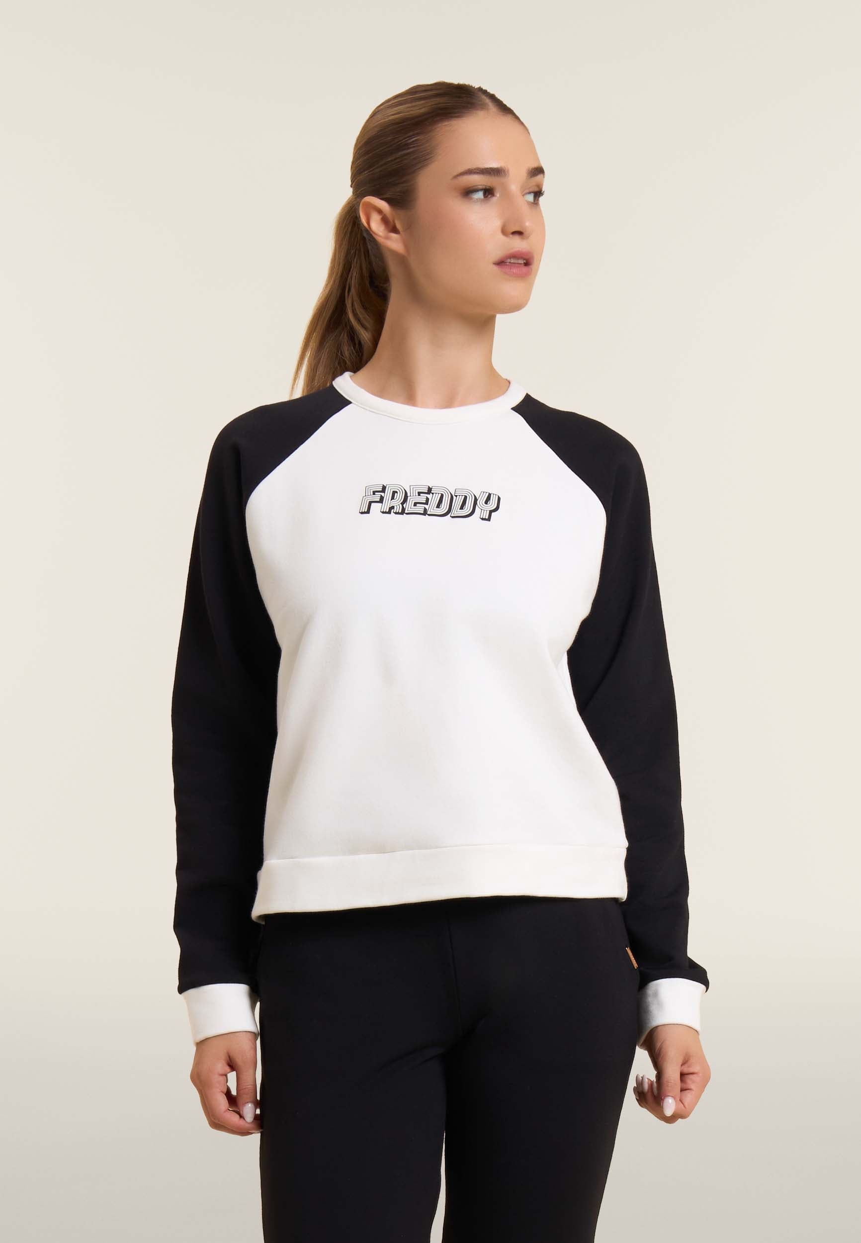 freddy-sweat-cropped-bicolore-manches-raglan-noir-blanc image 1