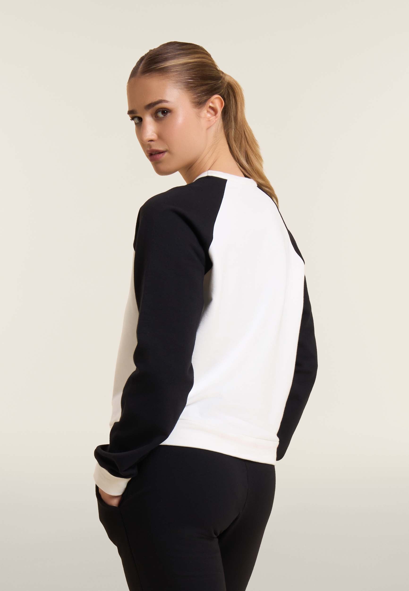 freddy-sweat-cropped-bicolore-manches-raglan-noir-blanc image 3