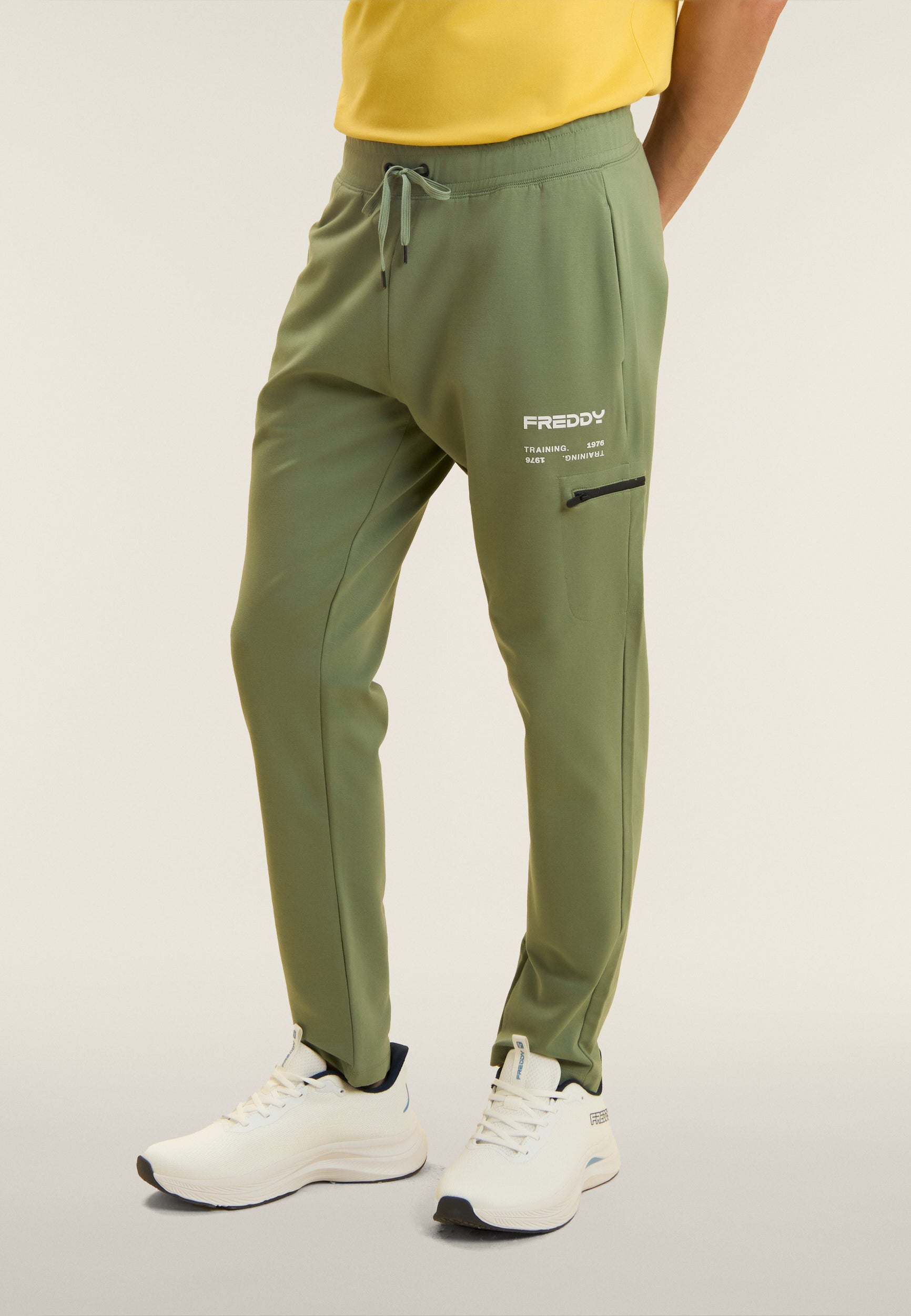 freddy-pantalon-sport-homme-jambe-droite-poche-zipp-e-logo image 1