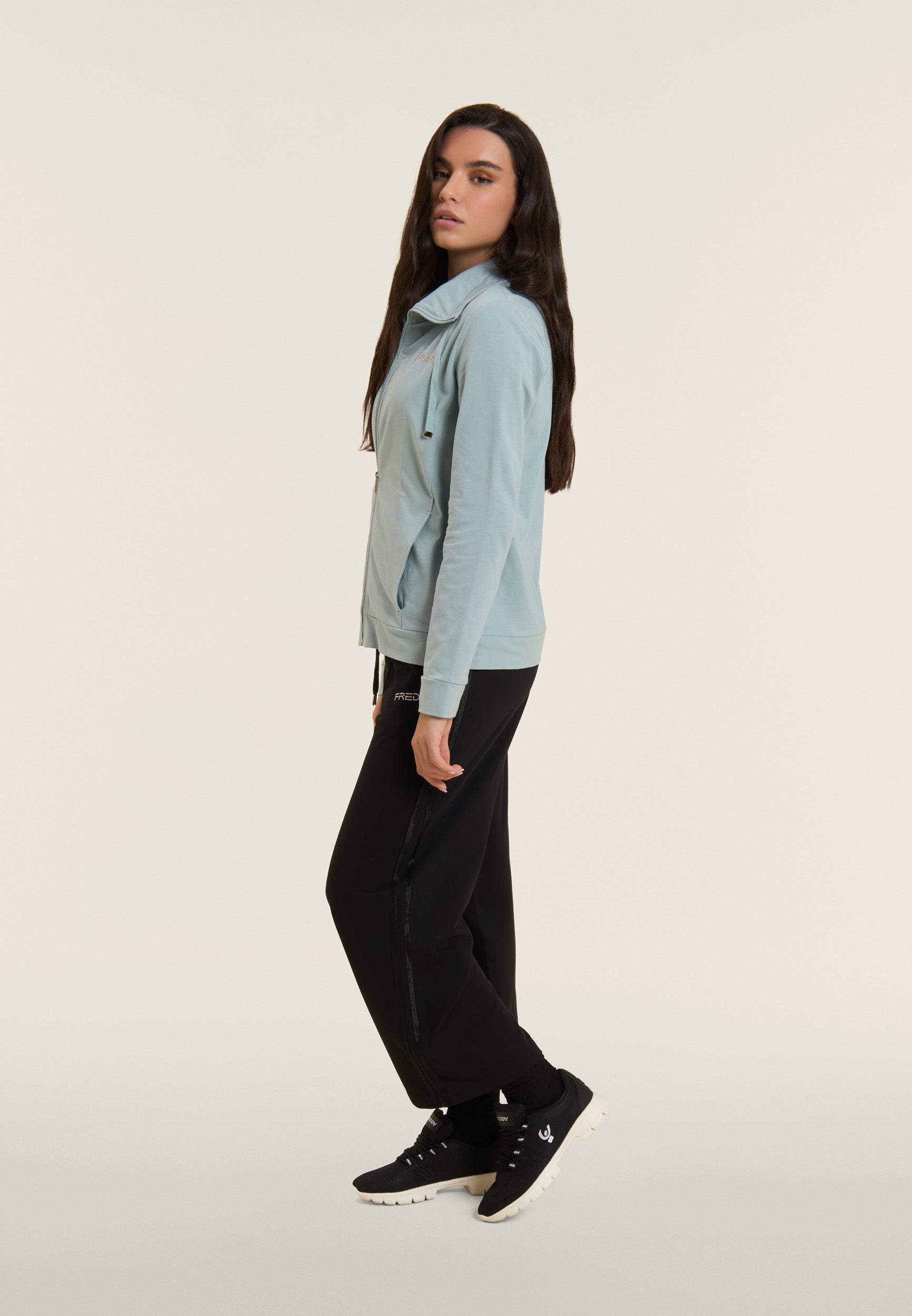 freddy-sweat-zipp-femme-col-haut-logo-clous image 5