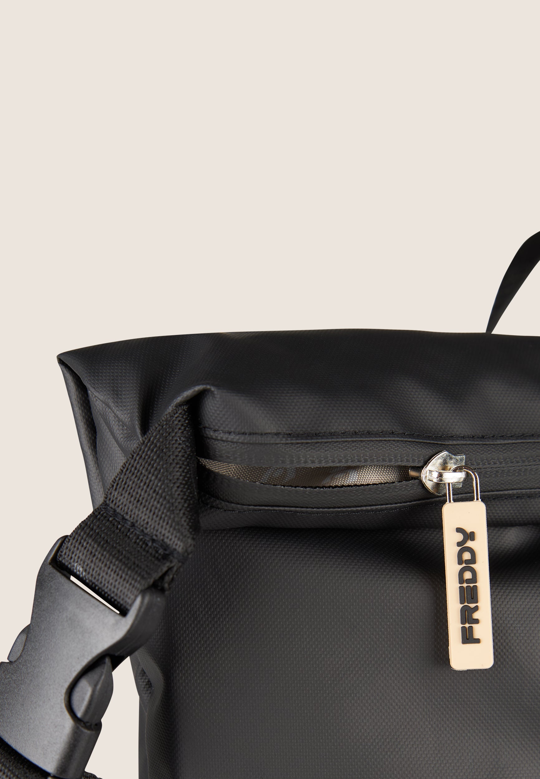 freddy-sac-dos-roll-top-imperm-able-noir-en-polyester-recycl image 2