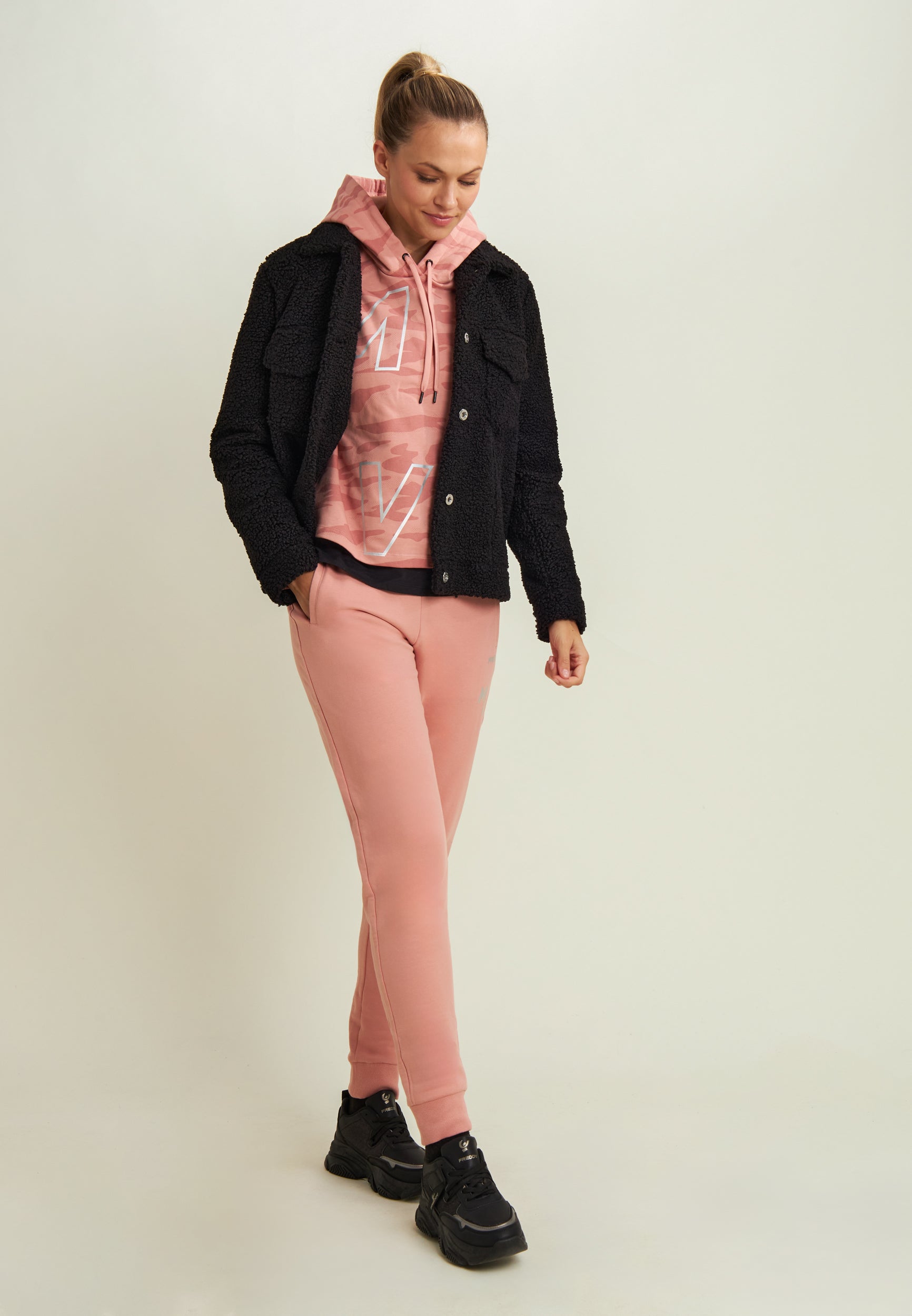 freddy-sweat-court-cropped-camouflage-mov-capuche image 2