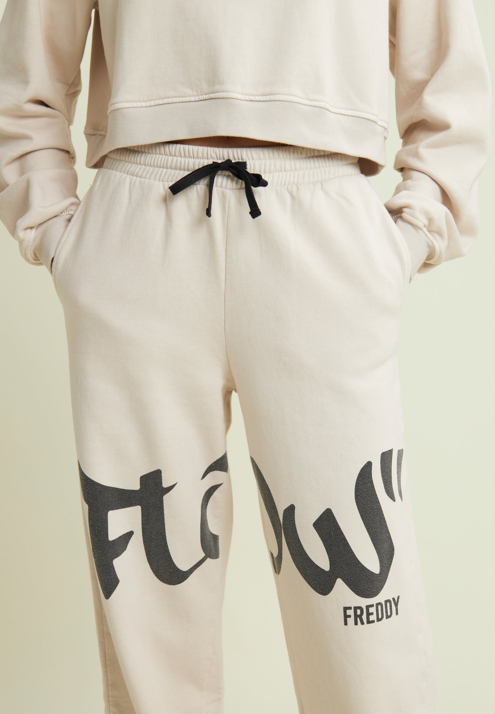 freddy-pantalon-jogger-flow-relaxed-fond-resserr-imprim image 4