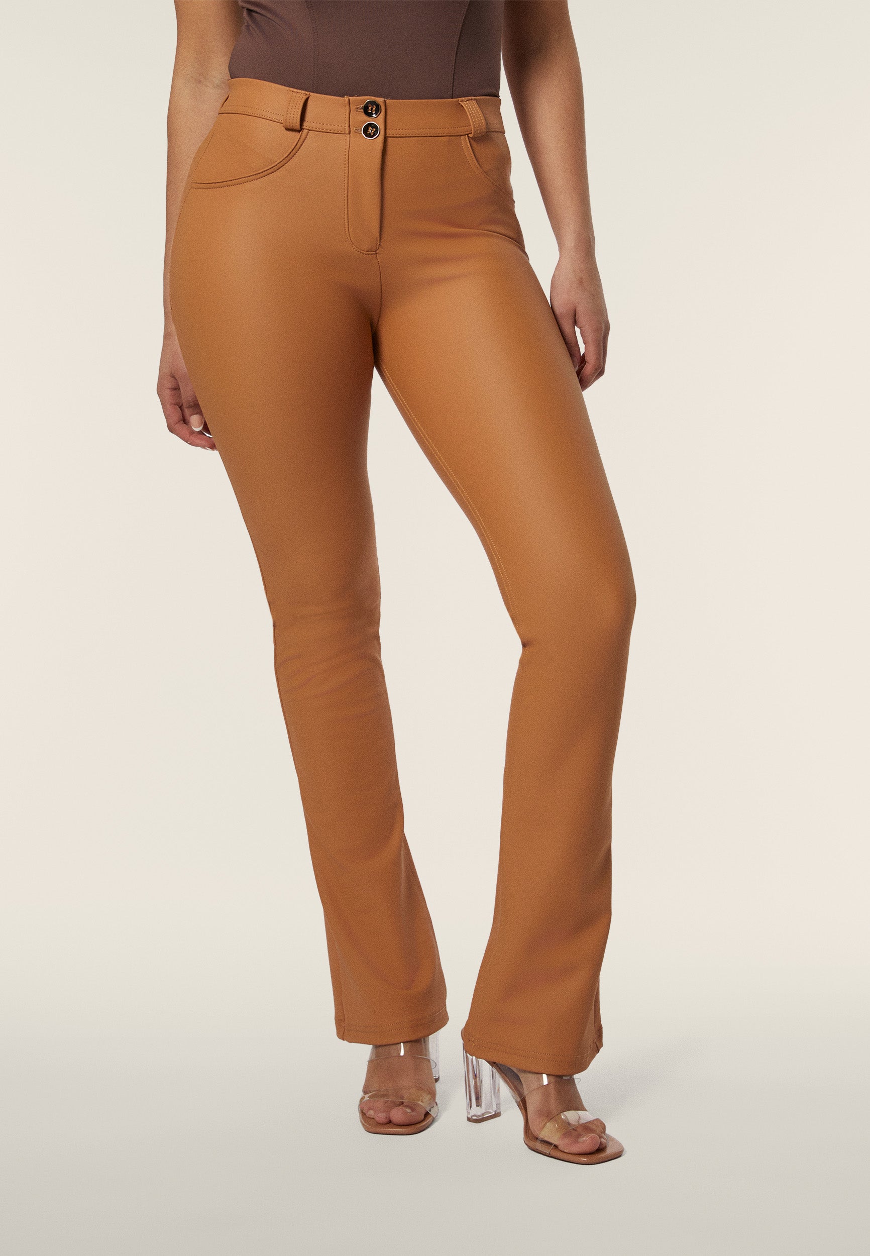 freddy-wr-up-pantalon-push-up-vita-regular-bootcut-similpelle image 1