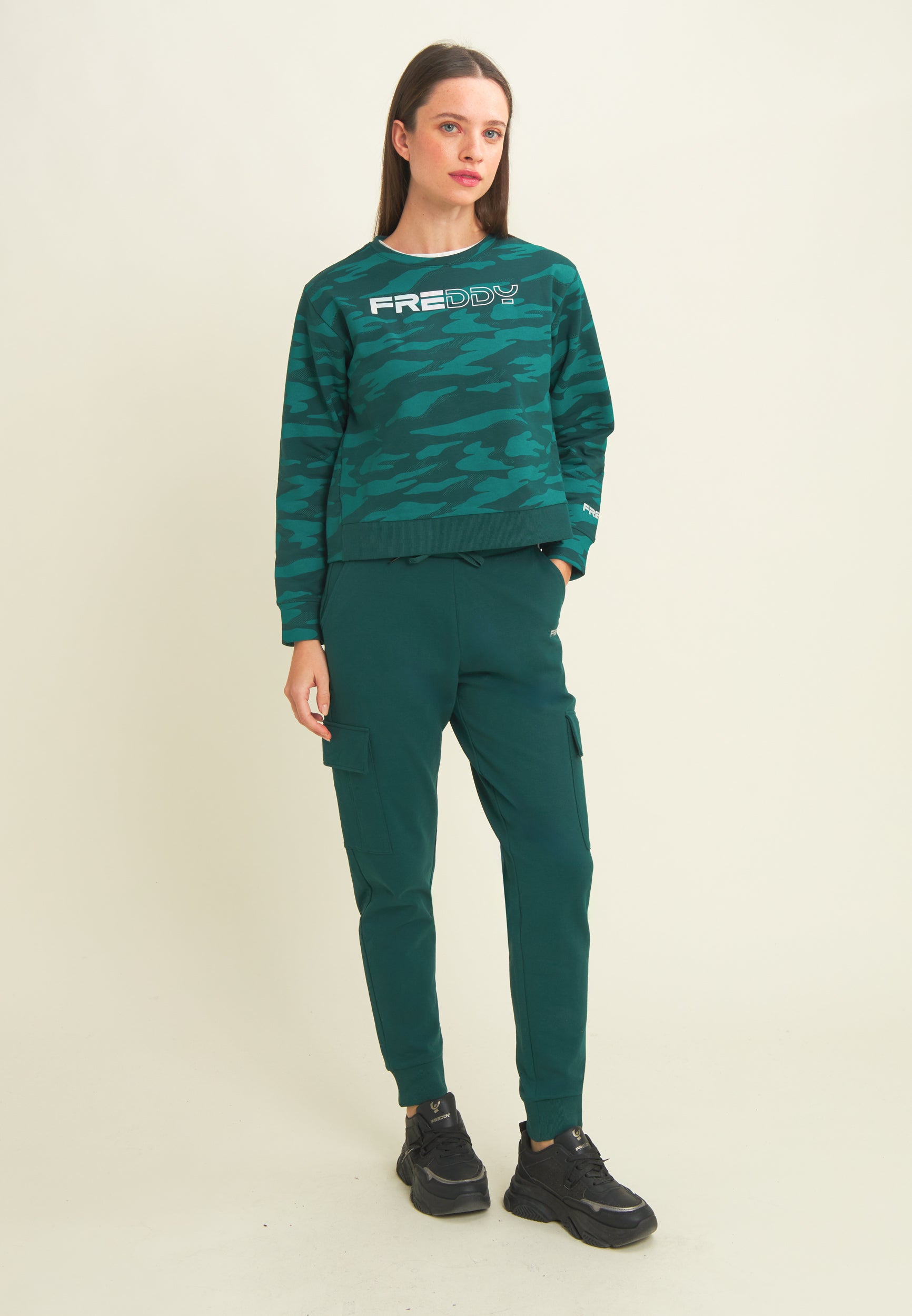 freddy-felpa-cropped-camouflage-logo-perl-sweat-street image 2
