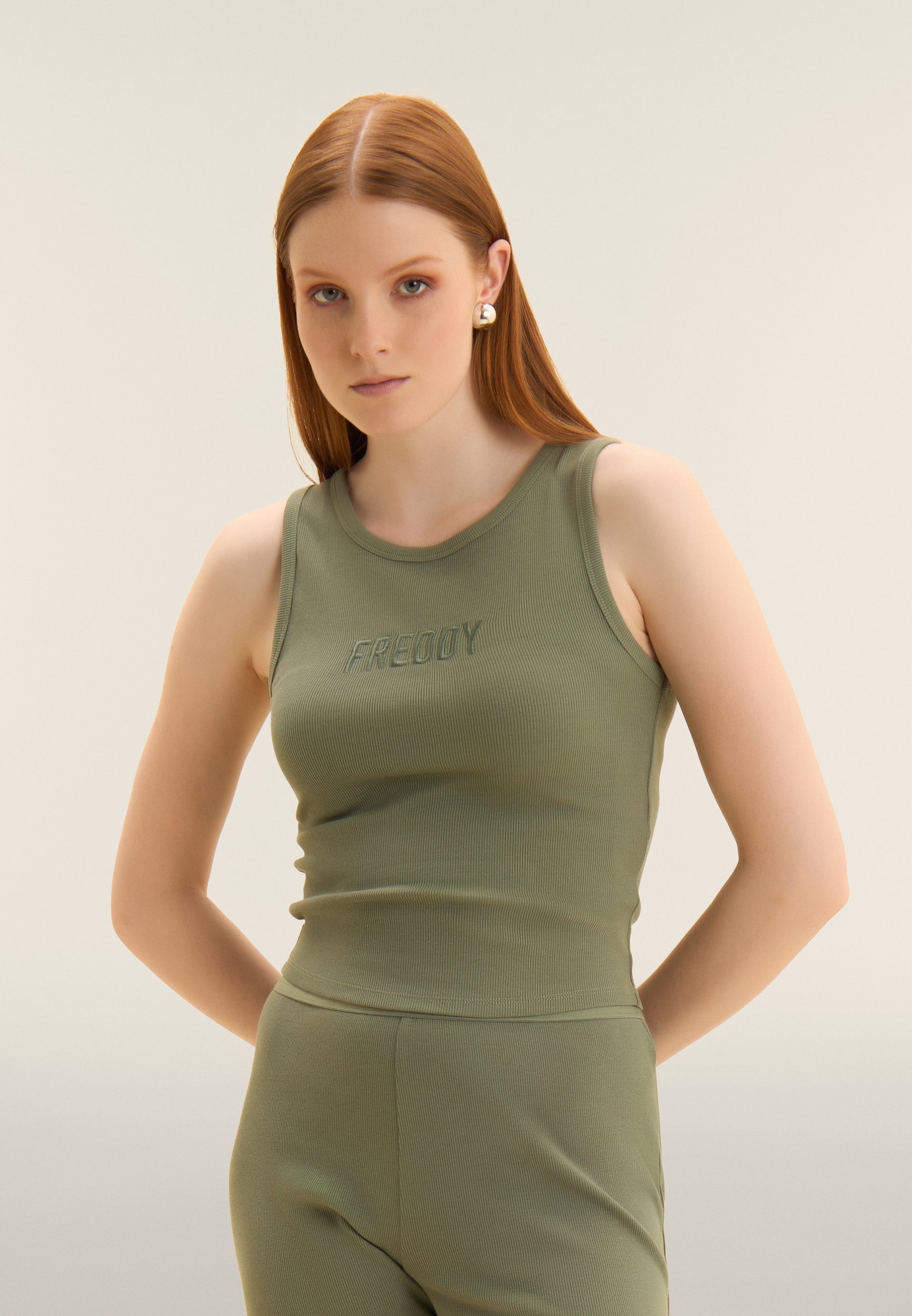 freddy-d-bardeur-cropped-femme-c-tel-logo-brod image 1
