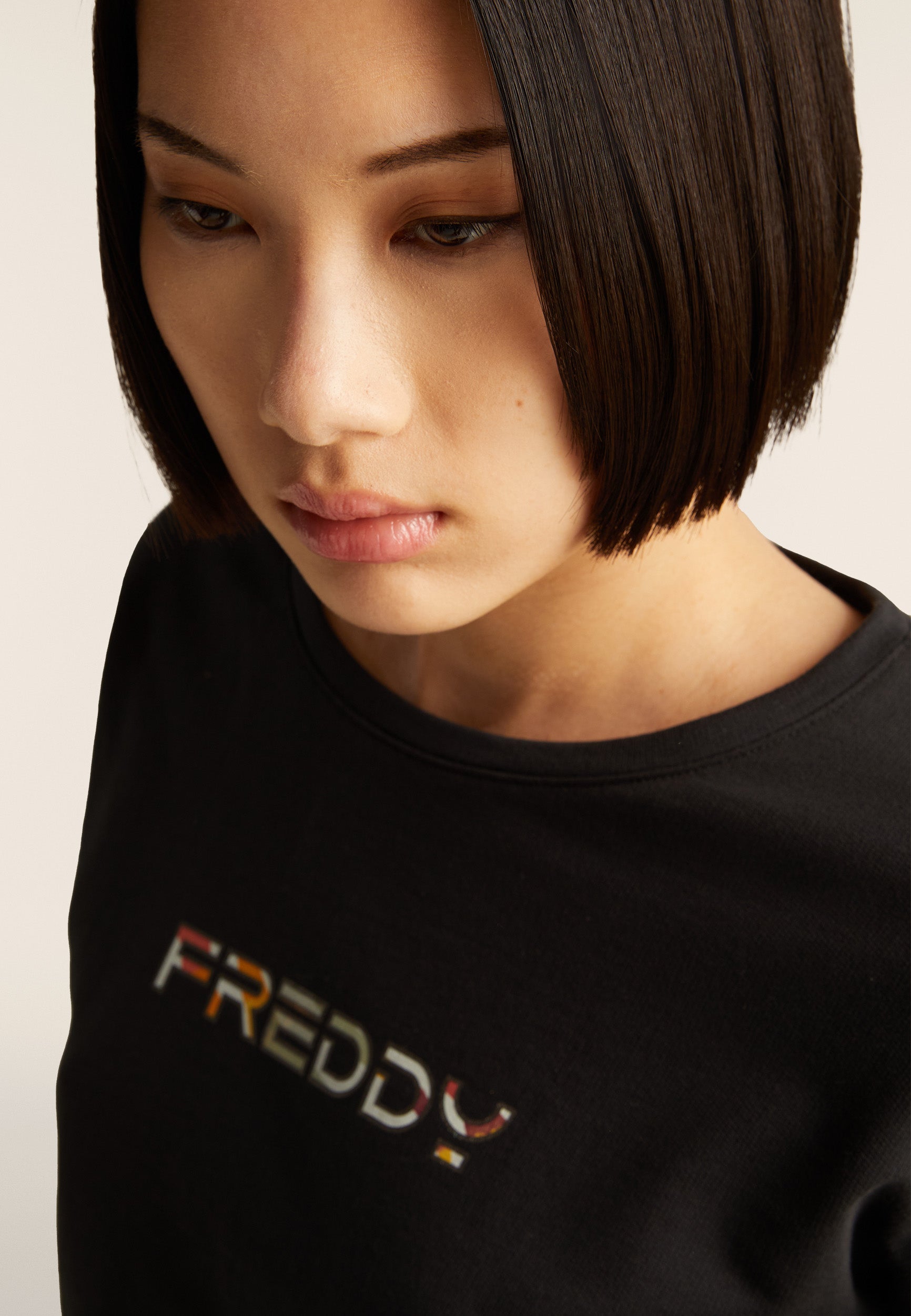 freddy-sweat-cropped-femme-logo-multicolore-comfort-fit image 4