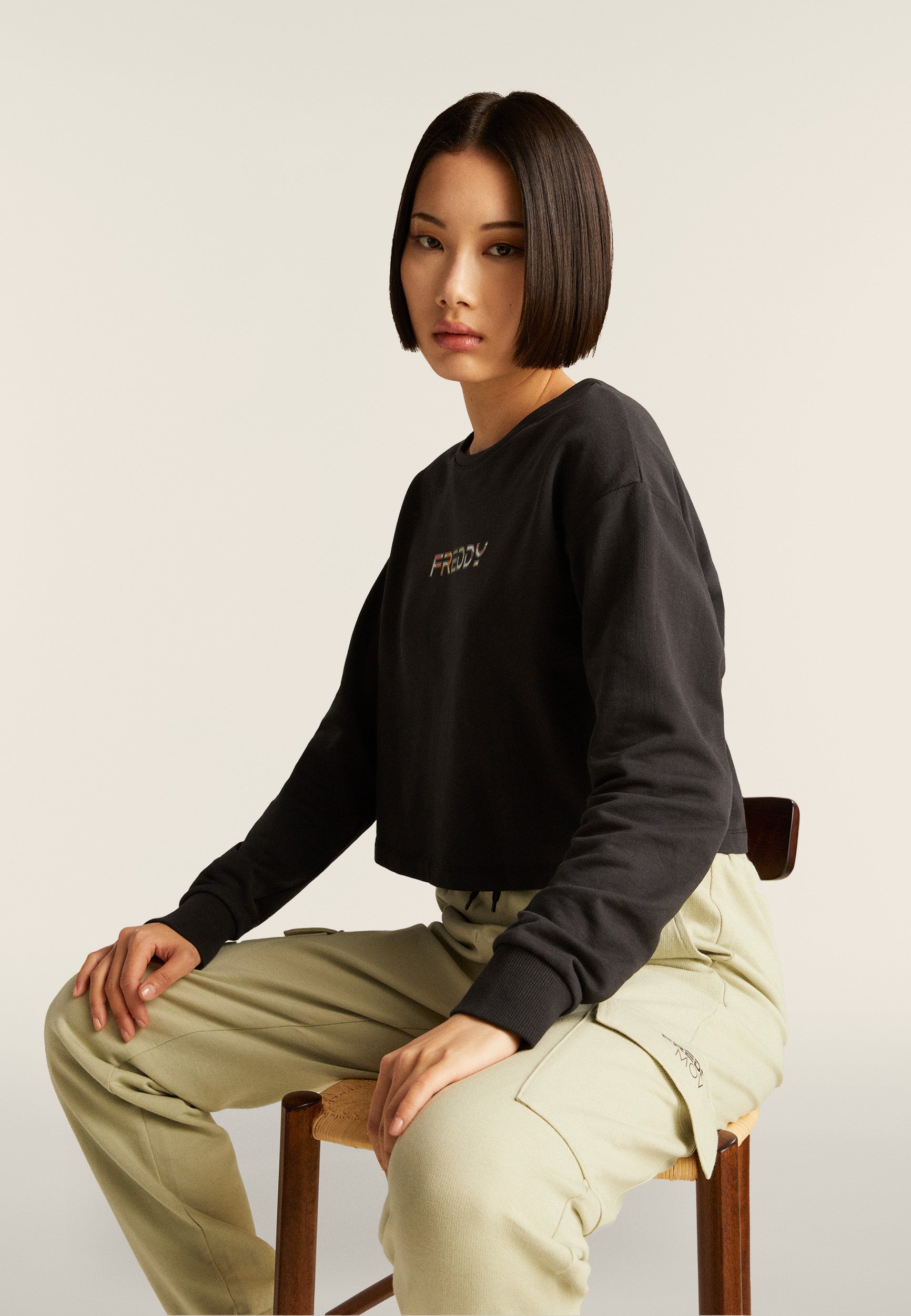 freddy-sweat-cropped-femme-logo-multicolore-comfort-fit image 5