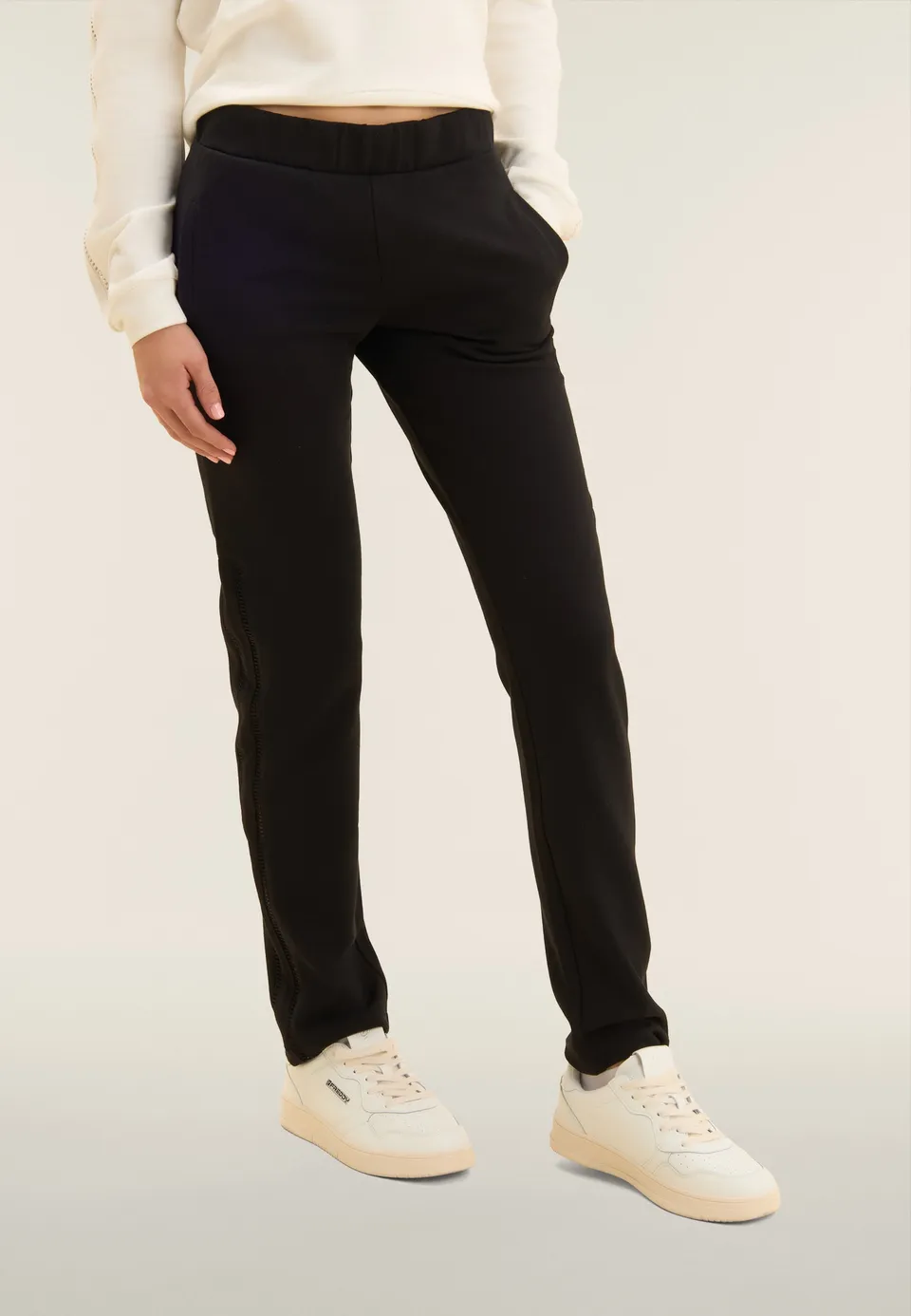 freddy-pantalon-sport-droit-homme-french-terry-broderie-ajour-e image 1