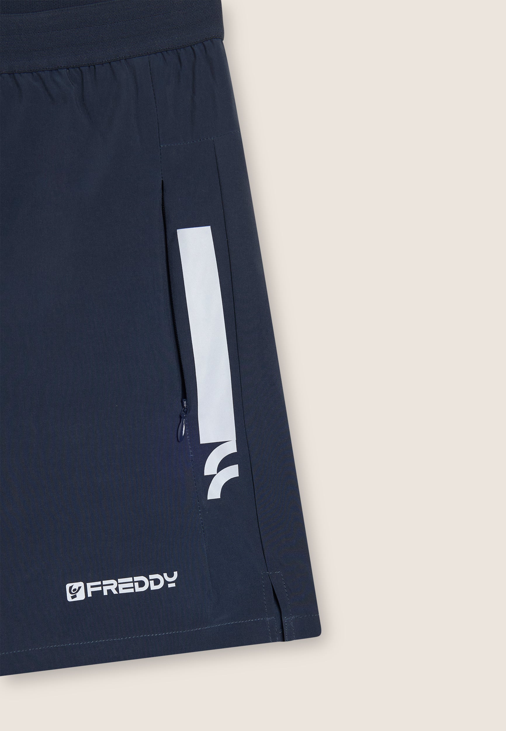 short-slim-homme-freddy-mi-cuisse-fentes-lat-rales-zips image 7