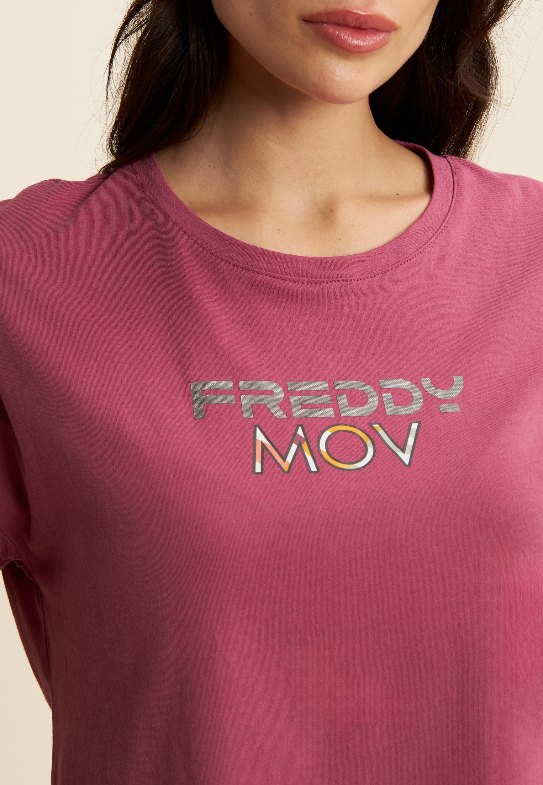 freddy-t-shirt-cropped-femme-fentes-lat-rales-logo-metal image 4