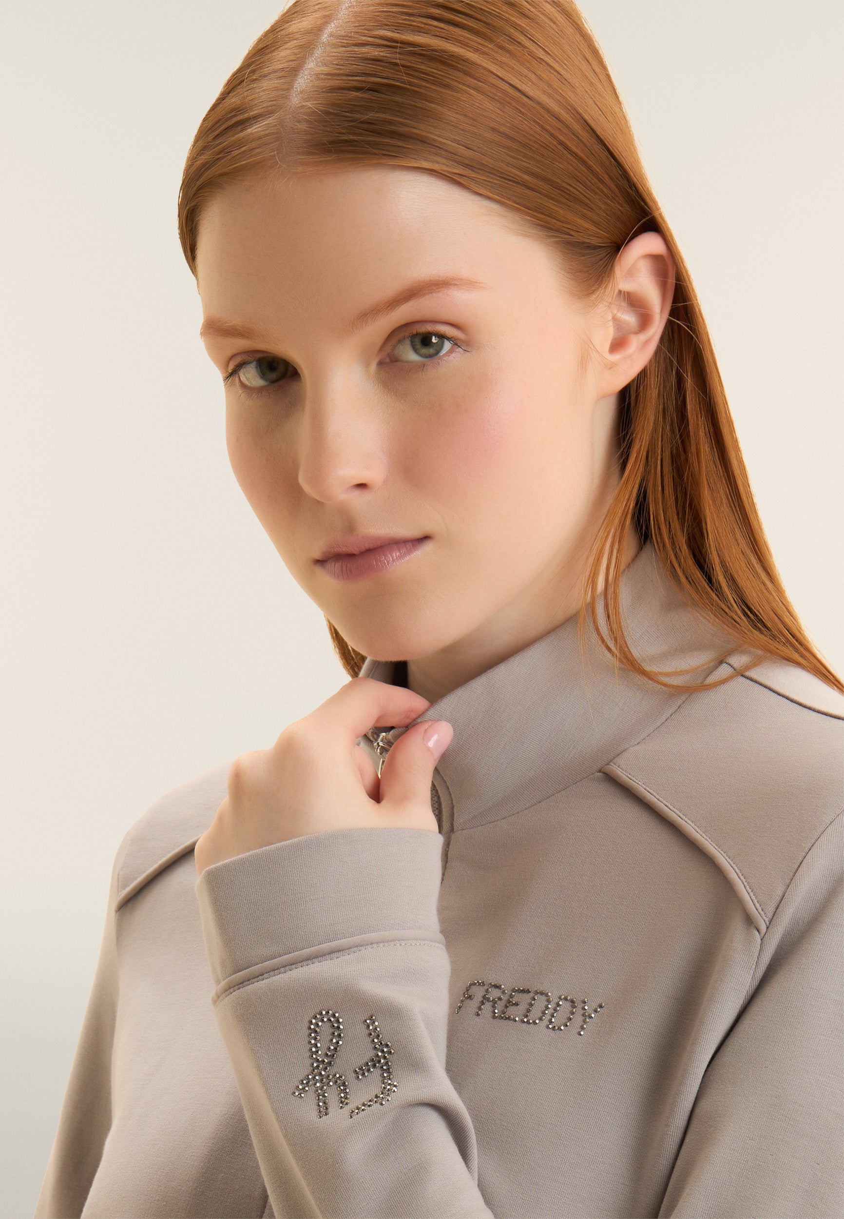 freddy-sweat-zipp-femme-bas-asym-trique-logo-strass image 4