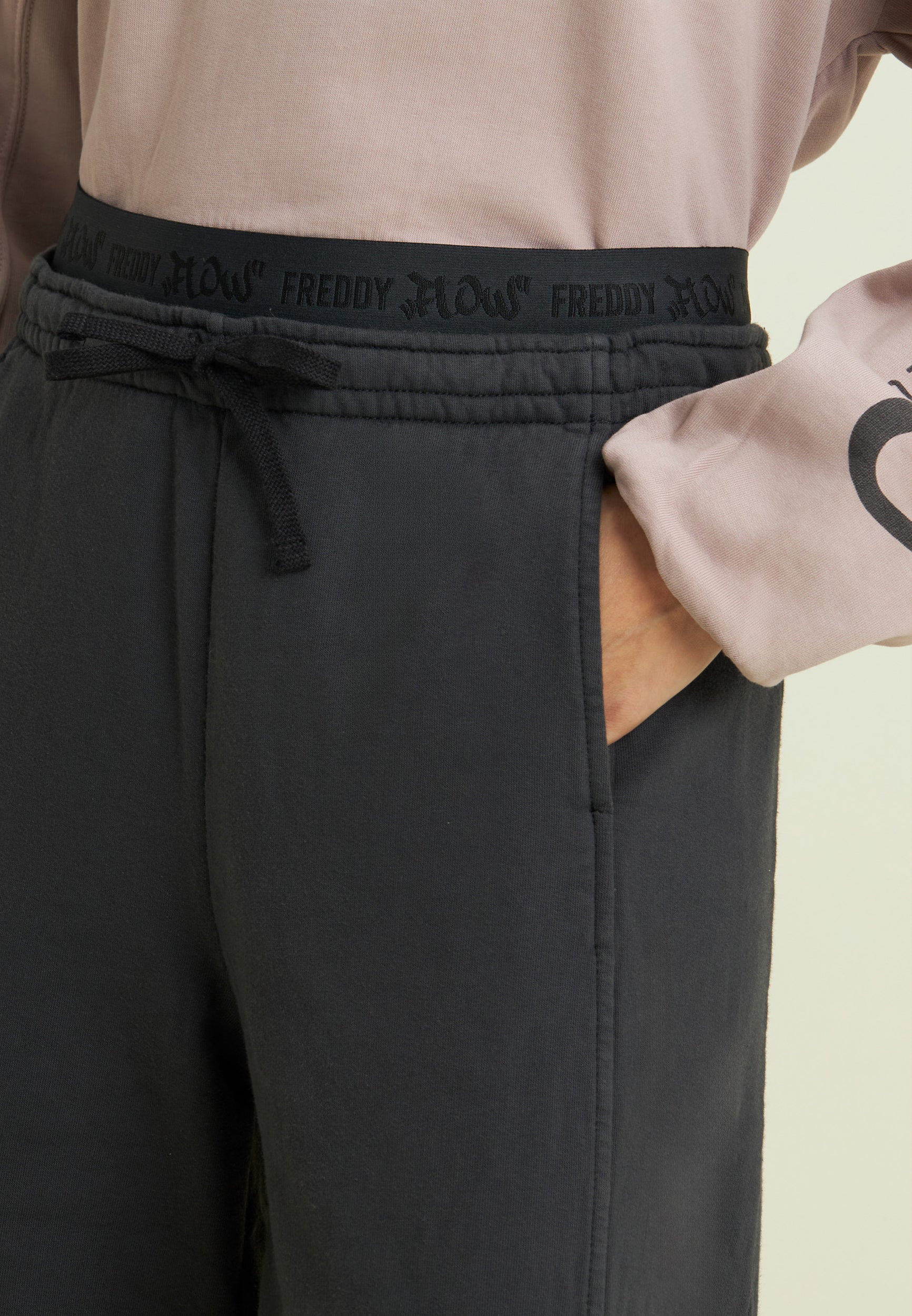 freddy-pantalon-balloon-en-molleton-logo-street-art image 4