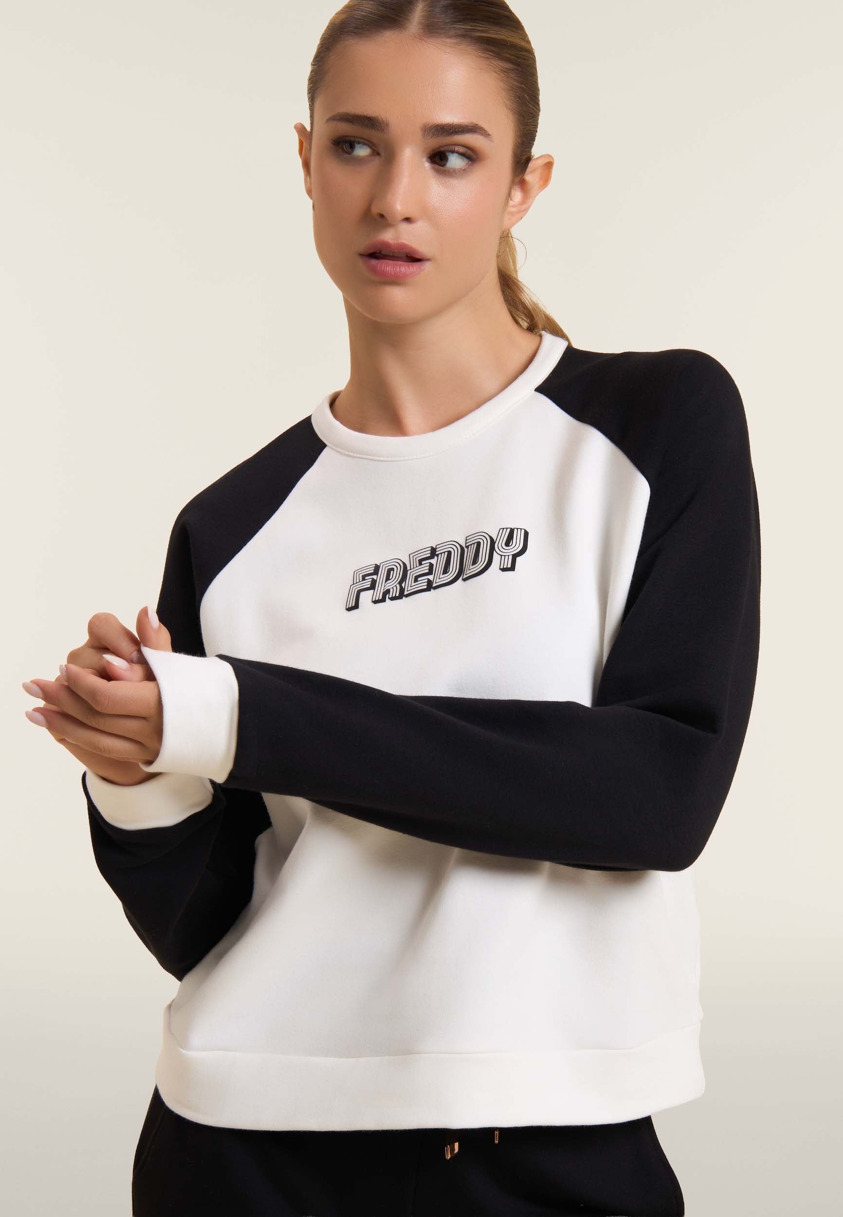 freddy-sweat-cropped-bicolore-manches-raglan-noir-blanc image 4