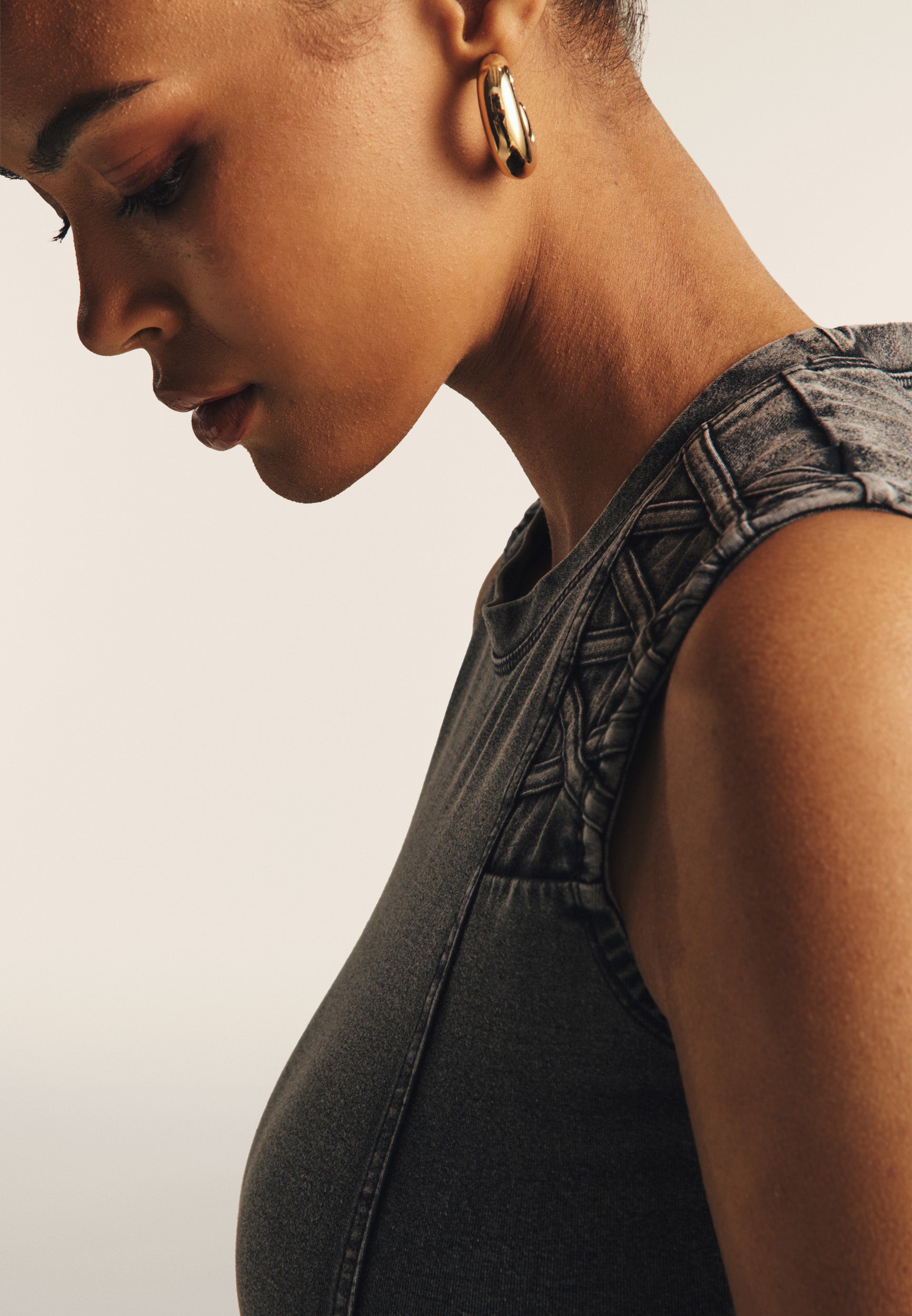 freddy-top-cropped-femme-effet-denim-coton-bio-paules-d-cor-es image 5