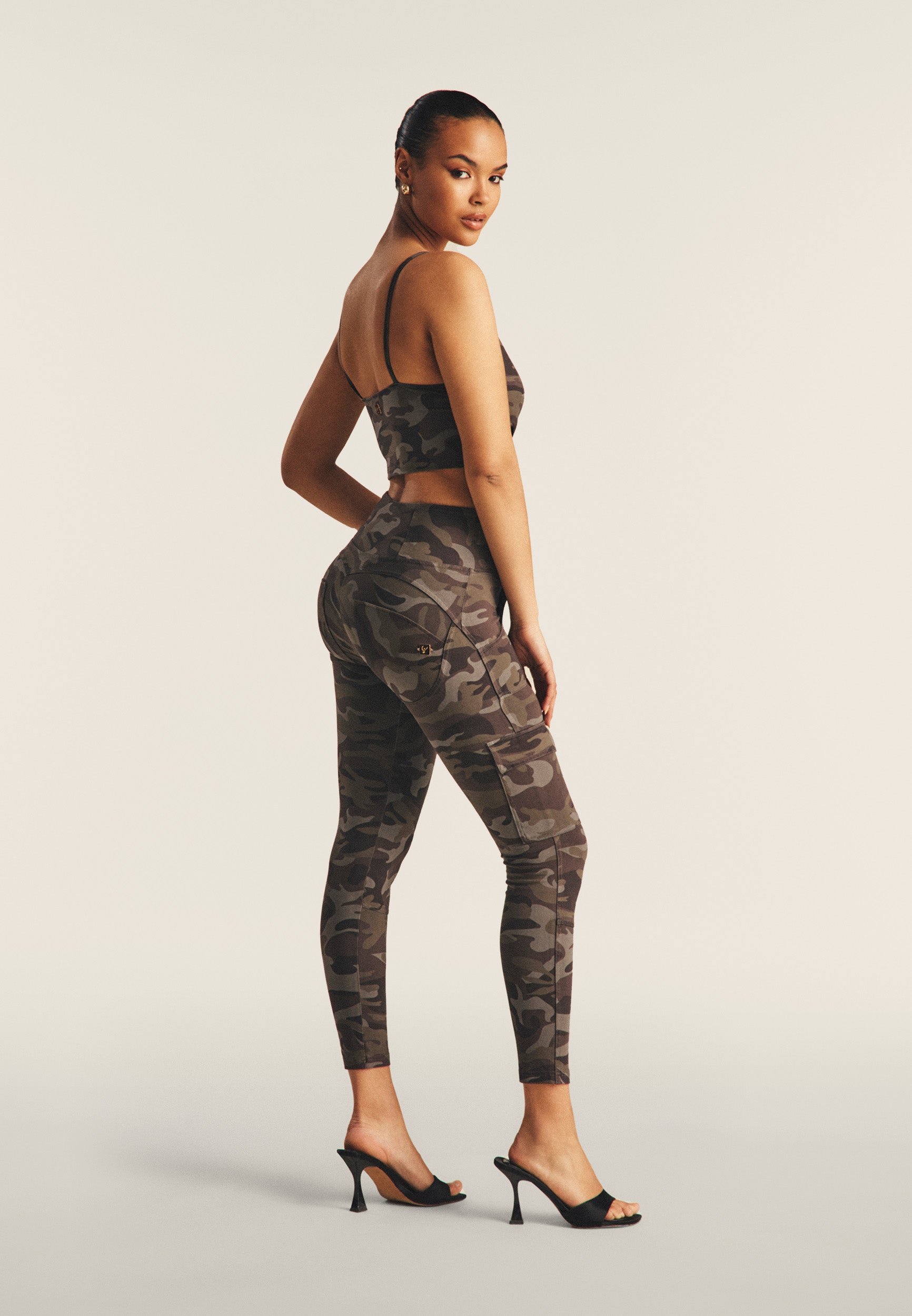freddy-wr-up-cargo-taille-haute-jersey-camo-push-up-femme image 3