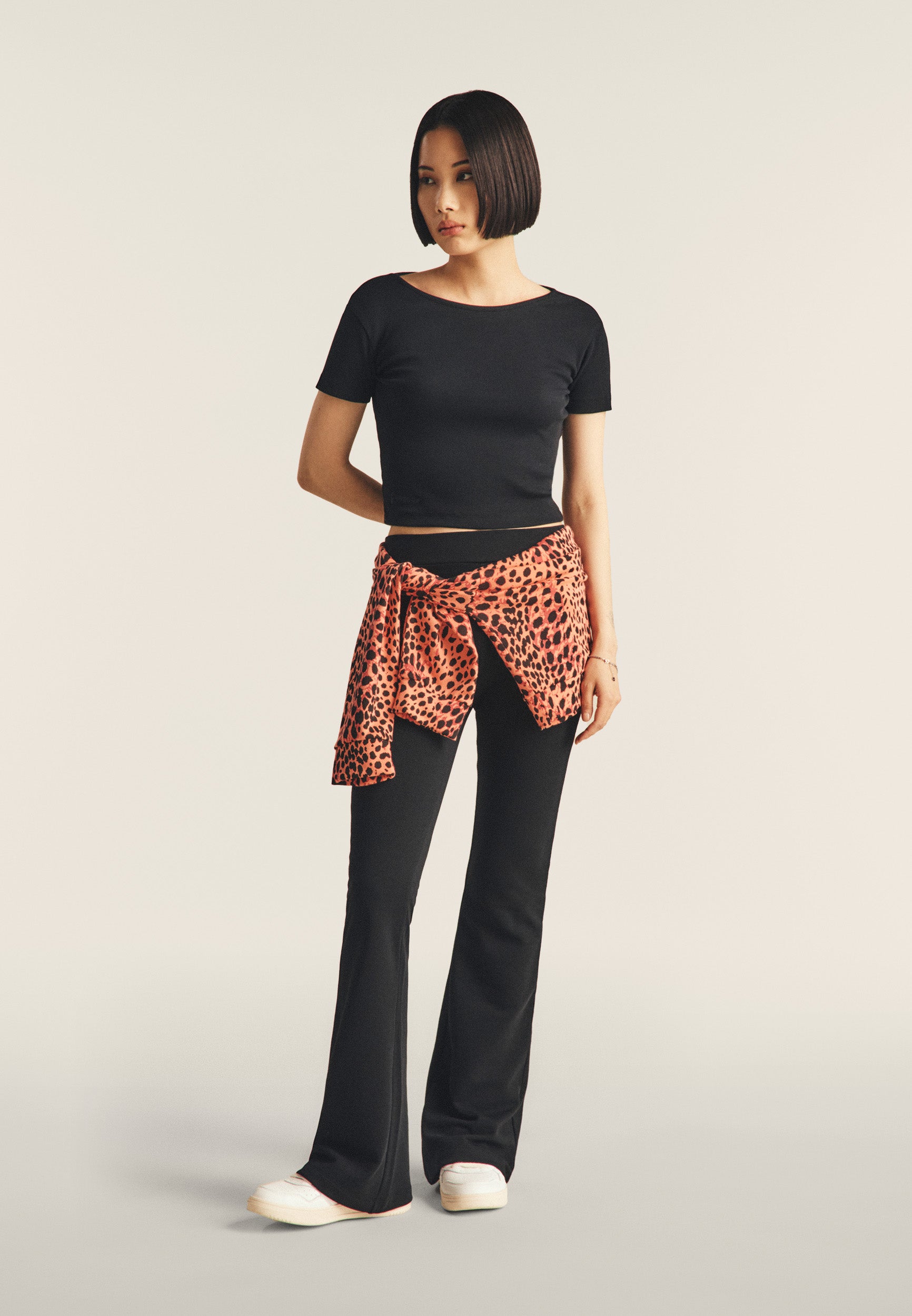 freddy-t-shirt-slim-fit-c-tel-ouverture-dos-femme image 1