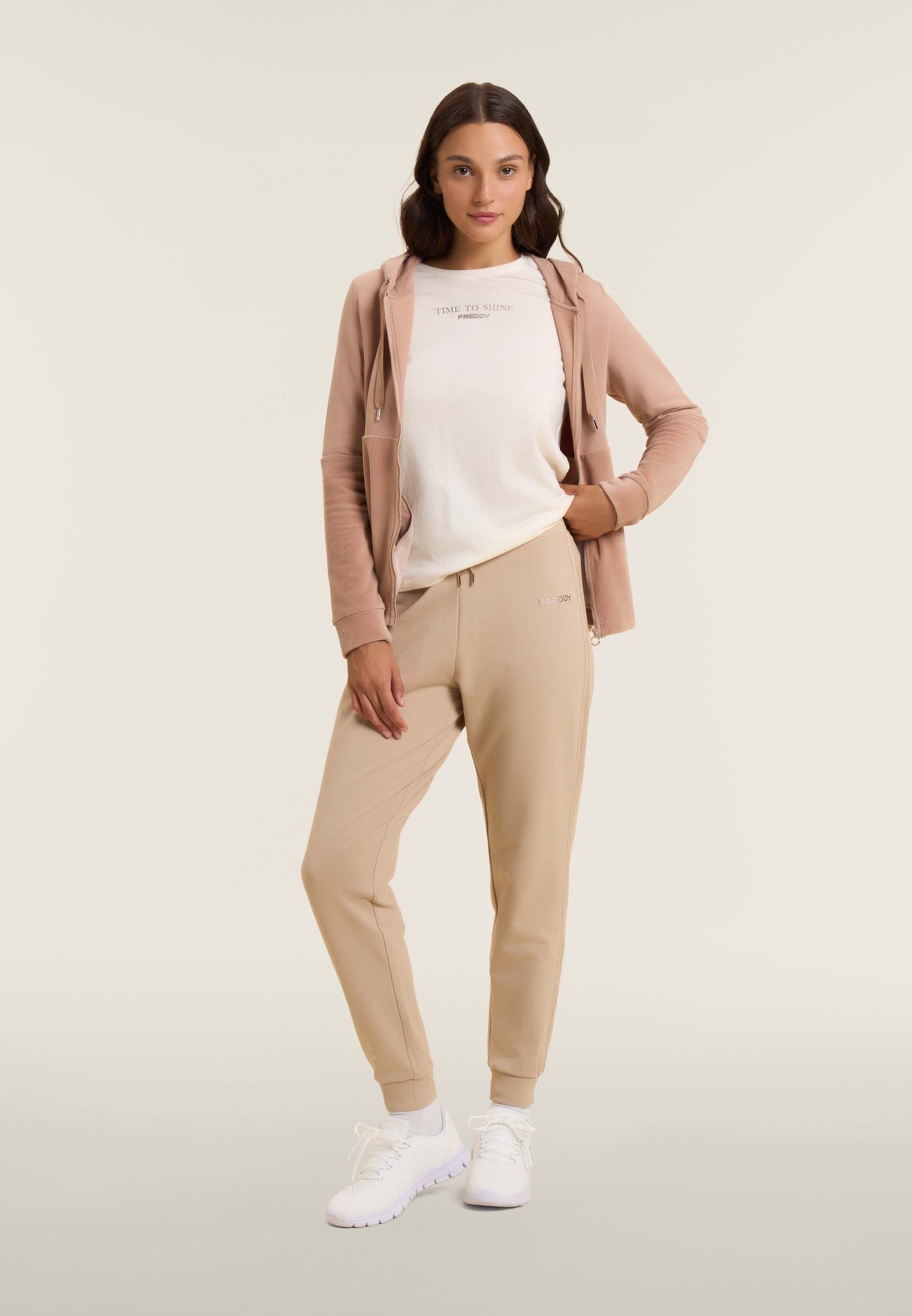 freddy-pantalon-sport-regular-fondo-costina-bandes-logot-es image 2