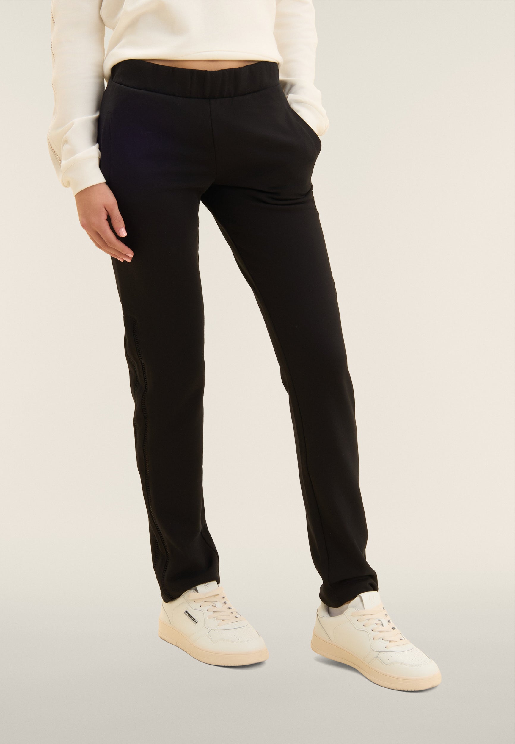 freddy-pantalon-sport-droit-homme-french-terry-broderie-ajour-e image 1