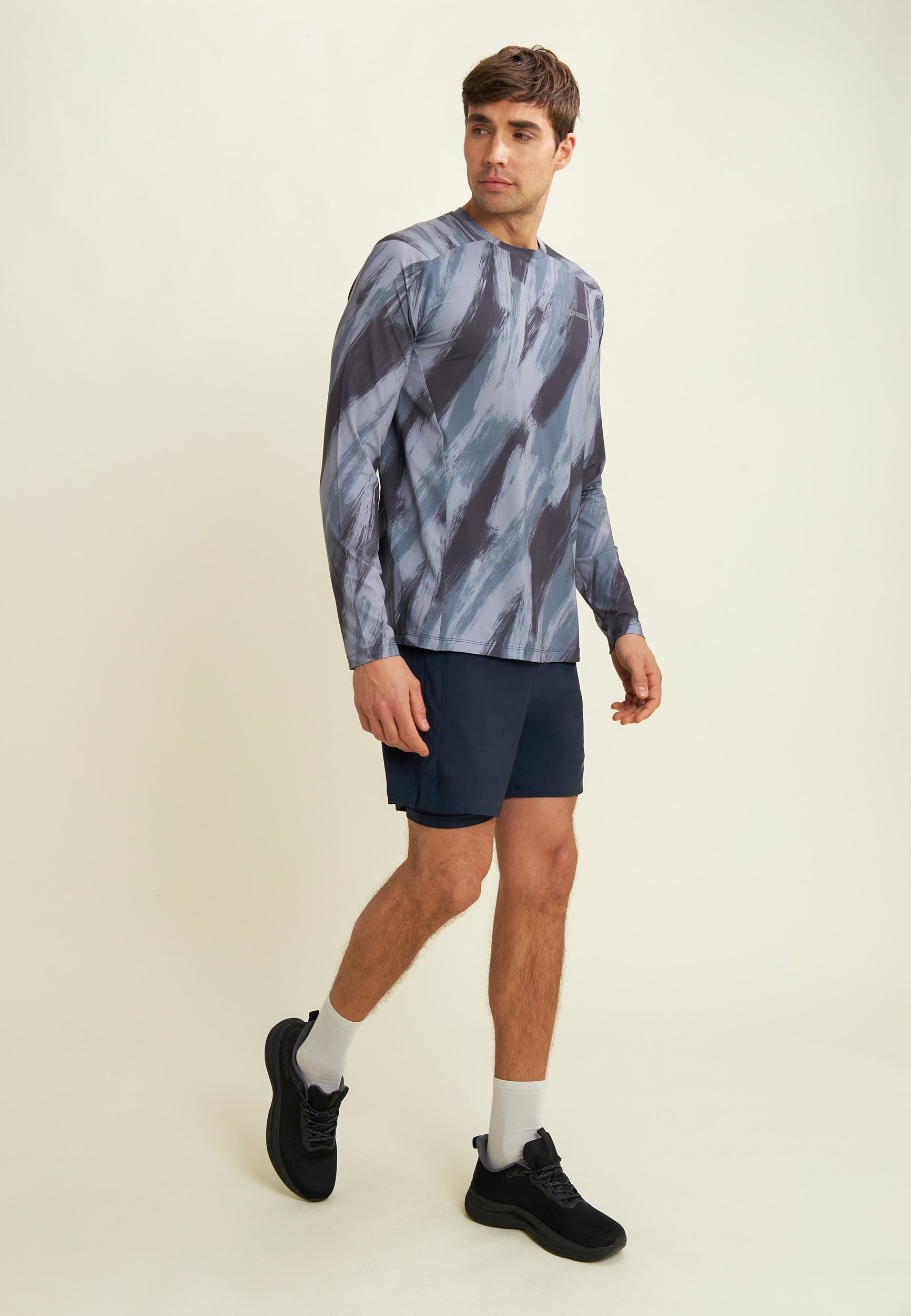 short-slim-homme-freddy-mi-cuisse-fentes-lat-rales-zips image 2
