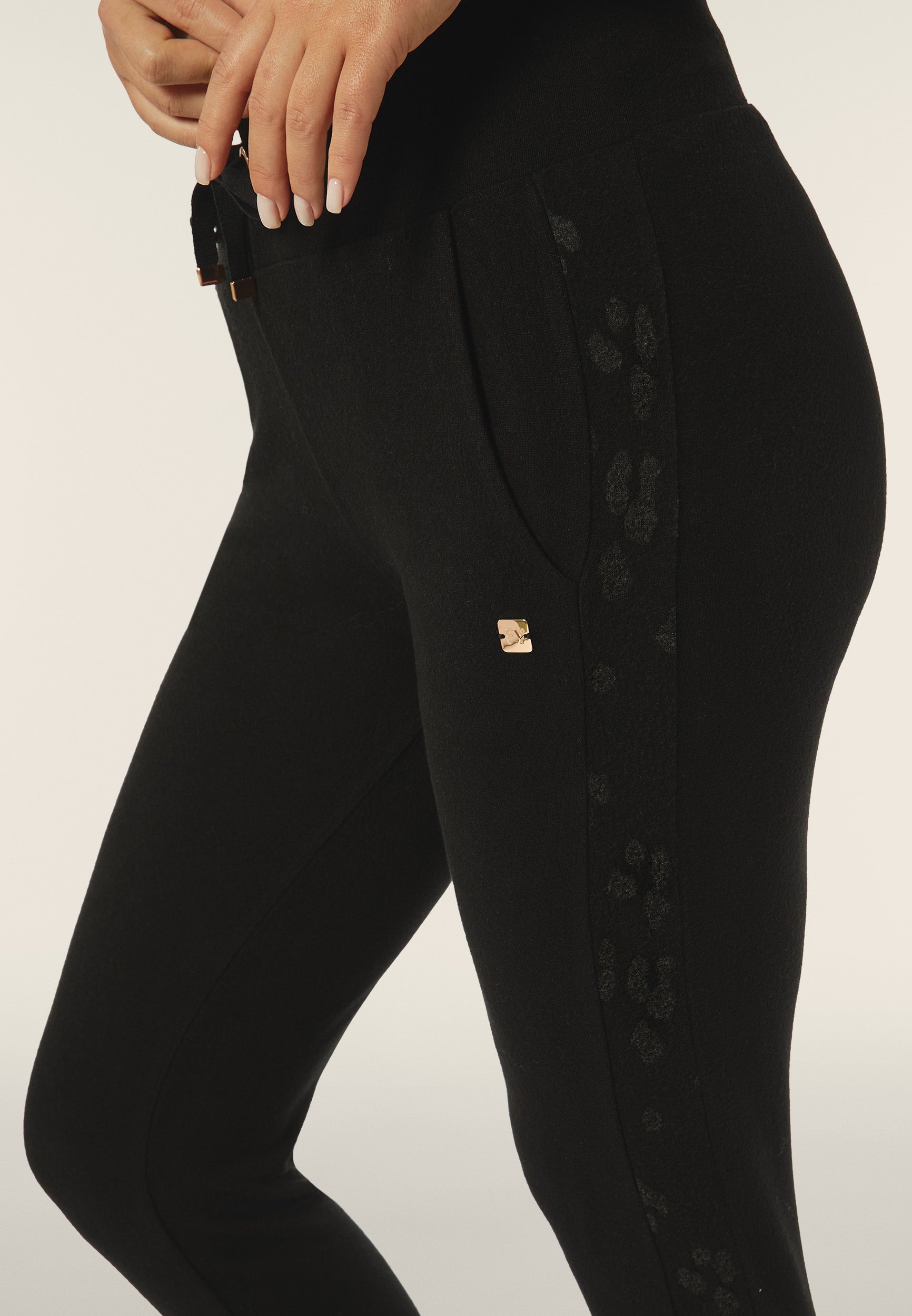 freddy-pantalon-molleton-viscose-tricot-avec-bandes-animalier image 4
