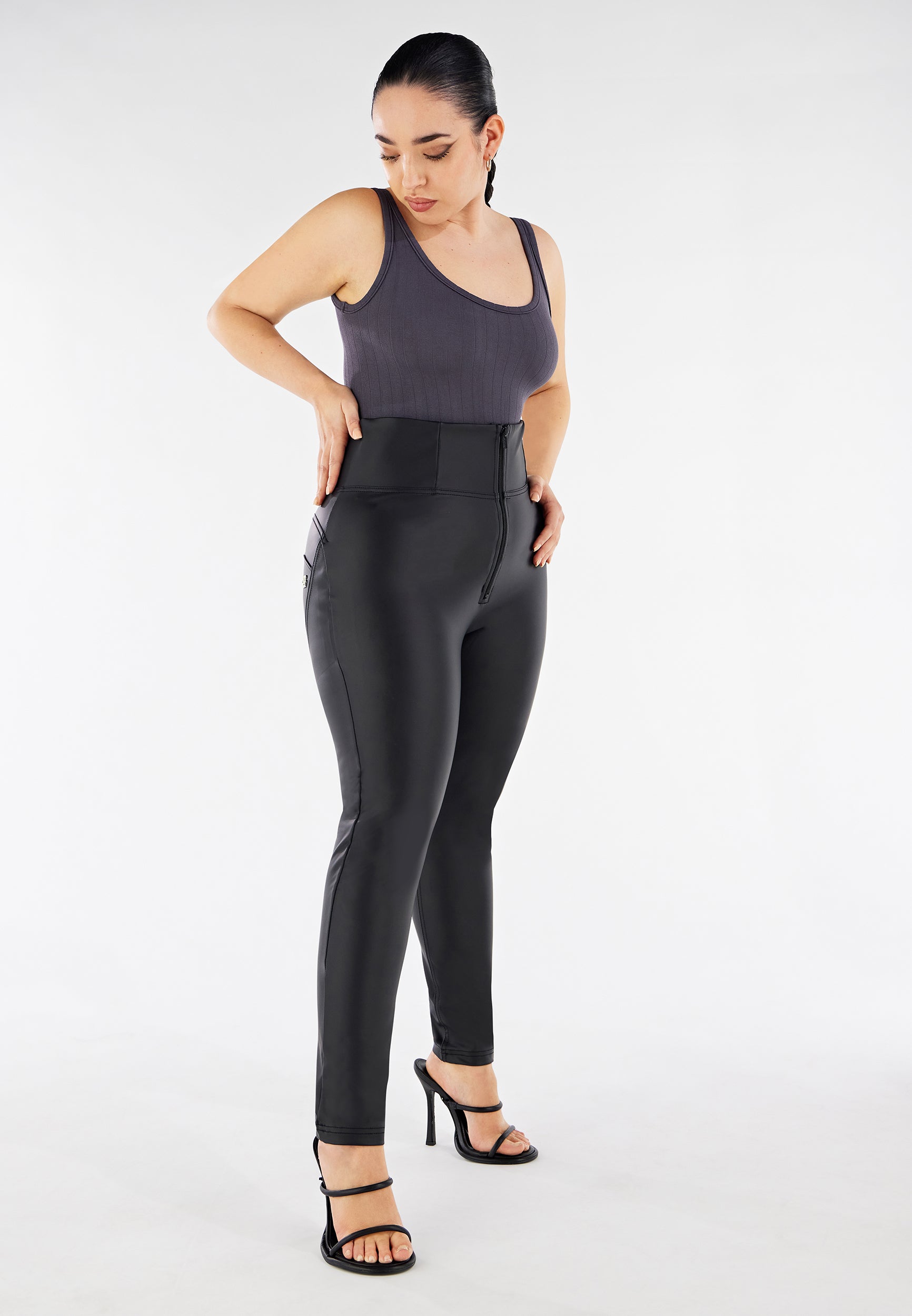 freddy-pantalon-push-up-wr-up-curvy-7-8-superskinny-simili-cuir-recycl image 7
