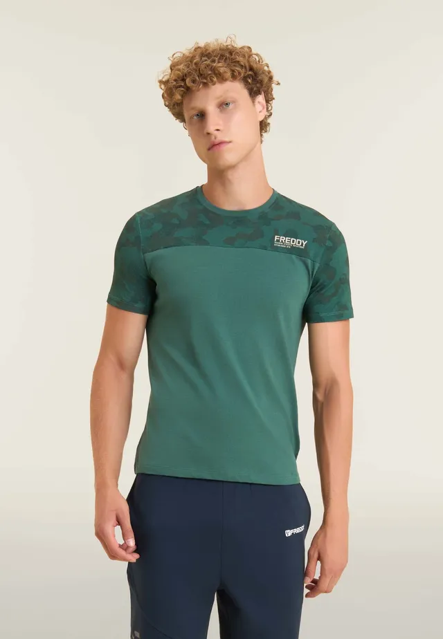freddy-t-shirt-camouflage-c-ur-logo-fond-uni-coton image 1