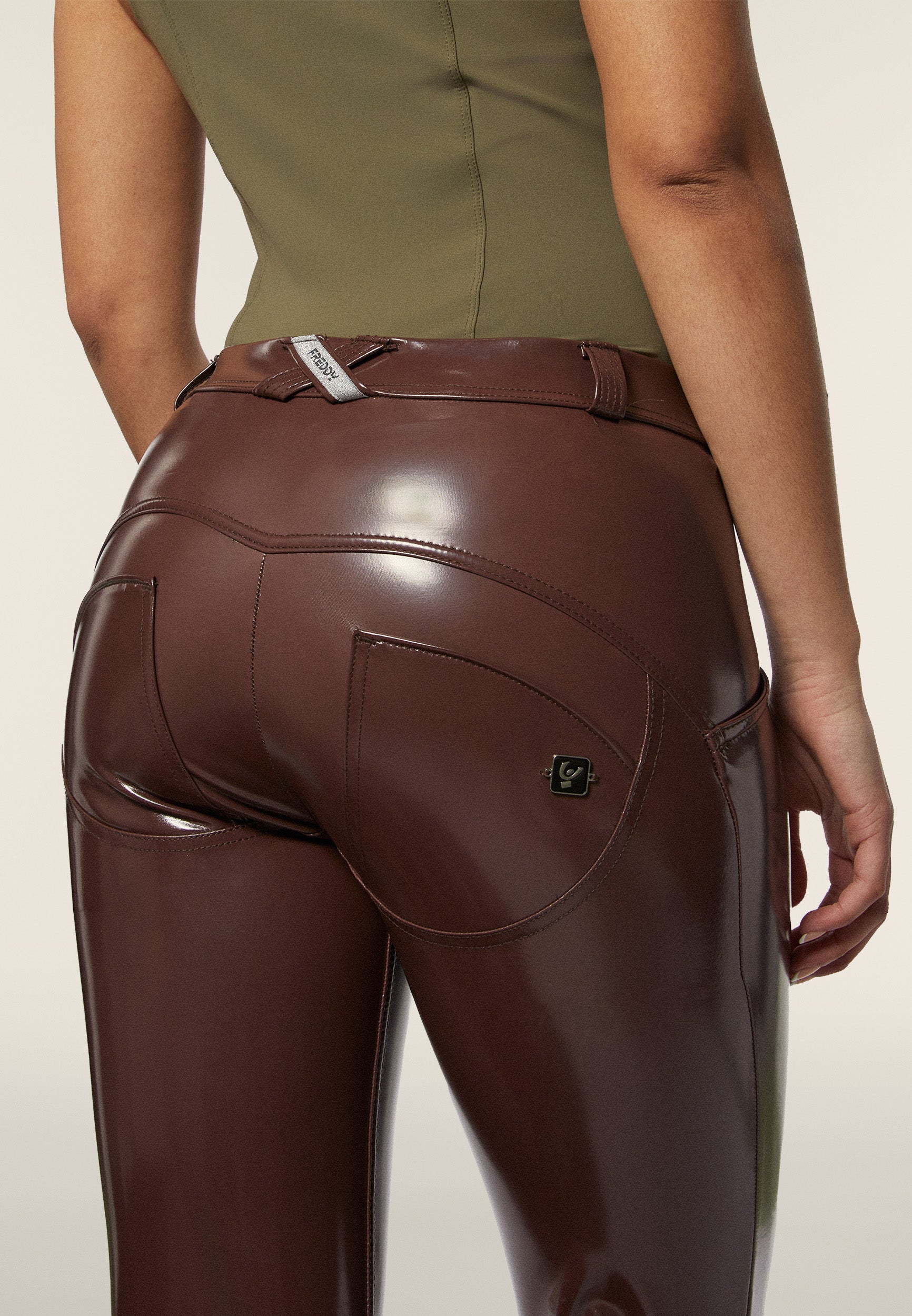 freddy-wr-up-pantalon-push-up-vas-taille-regular-effet-latex image 6