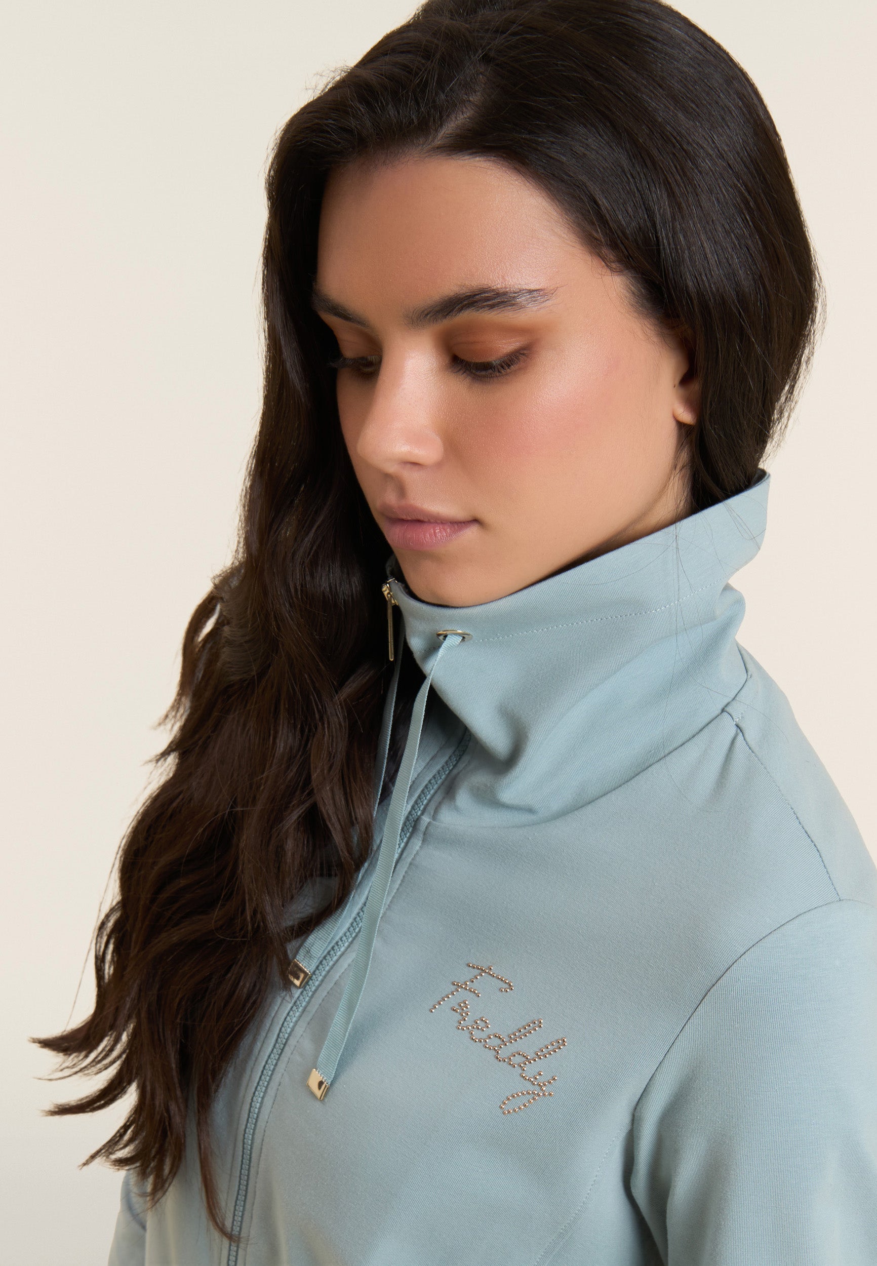 freddy-sweat-zipp-femme-col-haut-logo-clous image 4