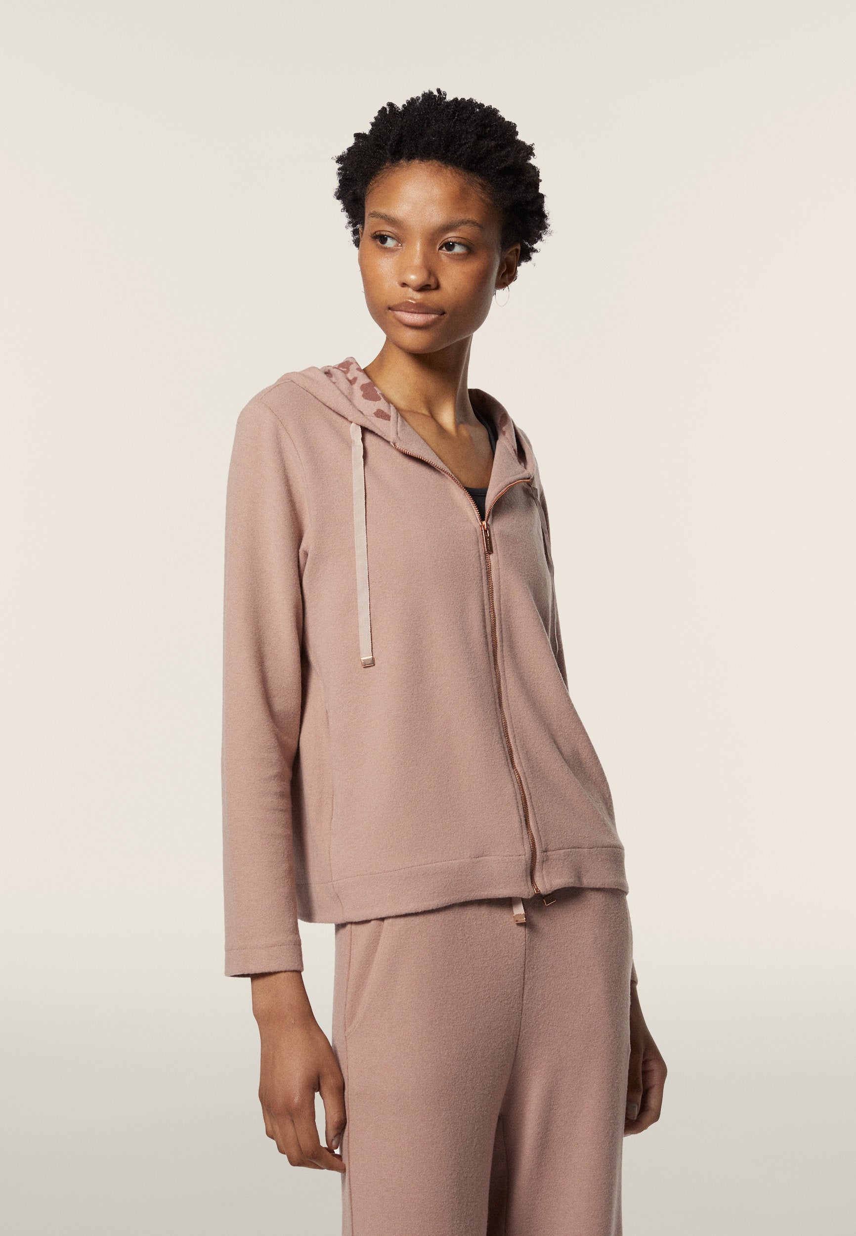 freddy-felpa-donna-viscosa-tricot-con-zip-e-cappuccio-animalier image 1