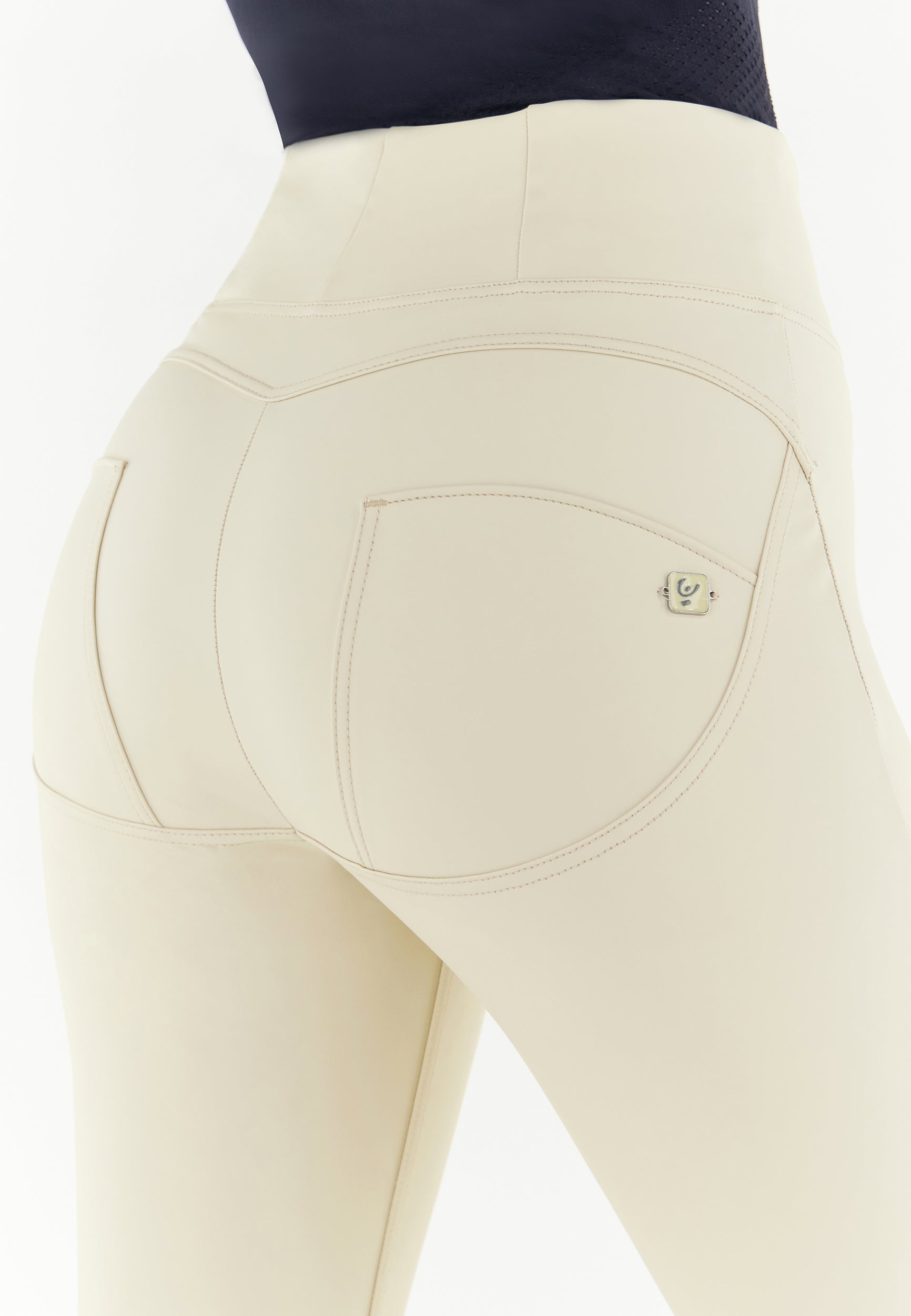 freddy-pantalon-push-up-wr-up-curvy-7-8-superskinny-simili-cuir-recycl image 4