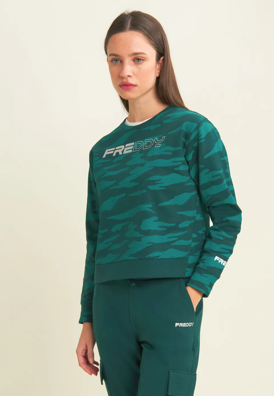 freddy-felpa-cropped-camouflage-logo-perl-sweat-street image 1