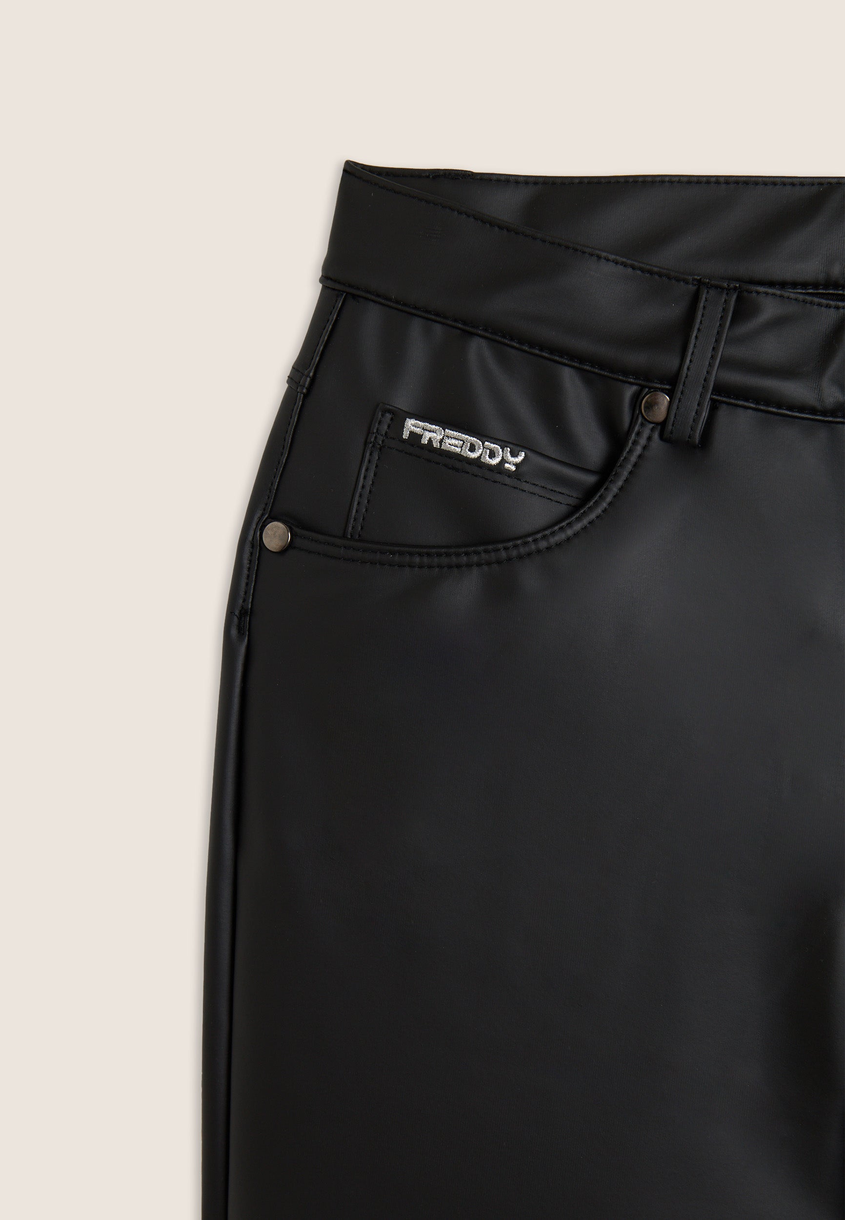 freddy-pantalon-flare-similpelle-5-poches-taille-regular image 3