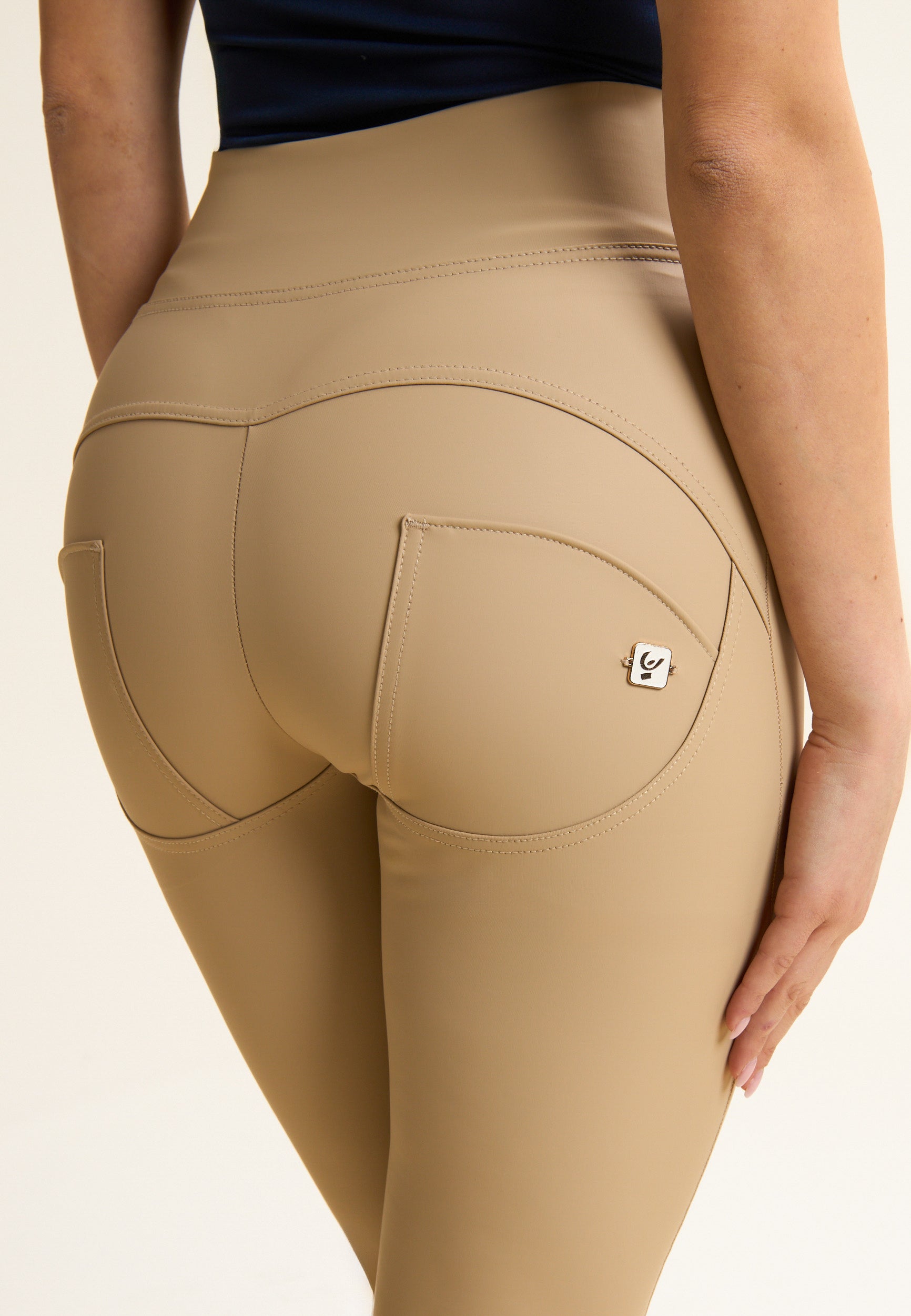 freddy-wr-up-pantalon-similpelle-taille-haute-boutons-dor-s image 6