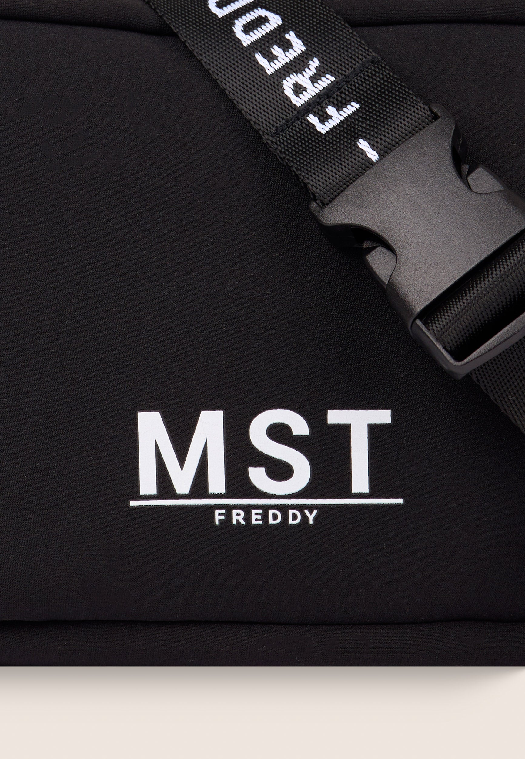 freddy-borsa-marsupio-sac-banane-n-opr-ne-logo-mst-21x14x7-cm image 5