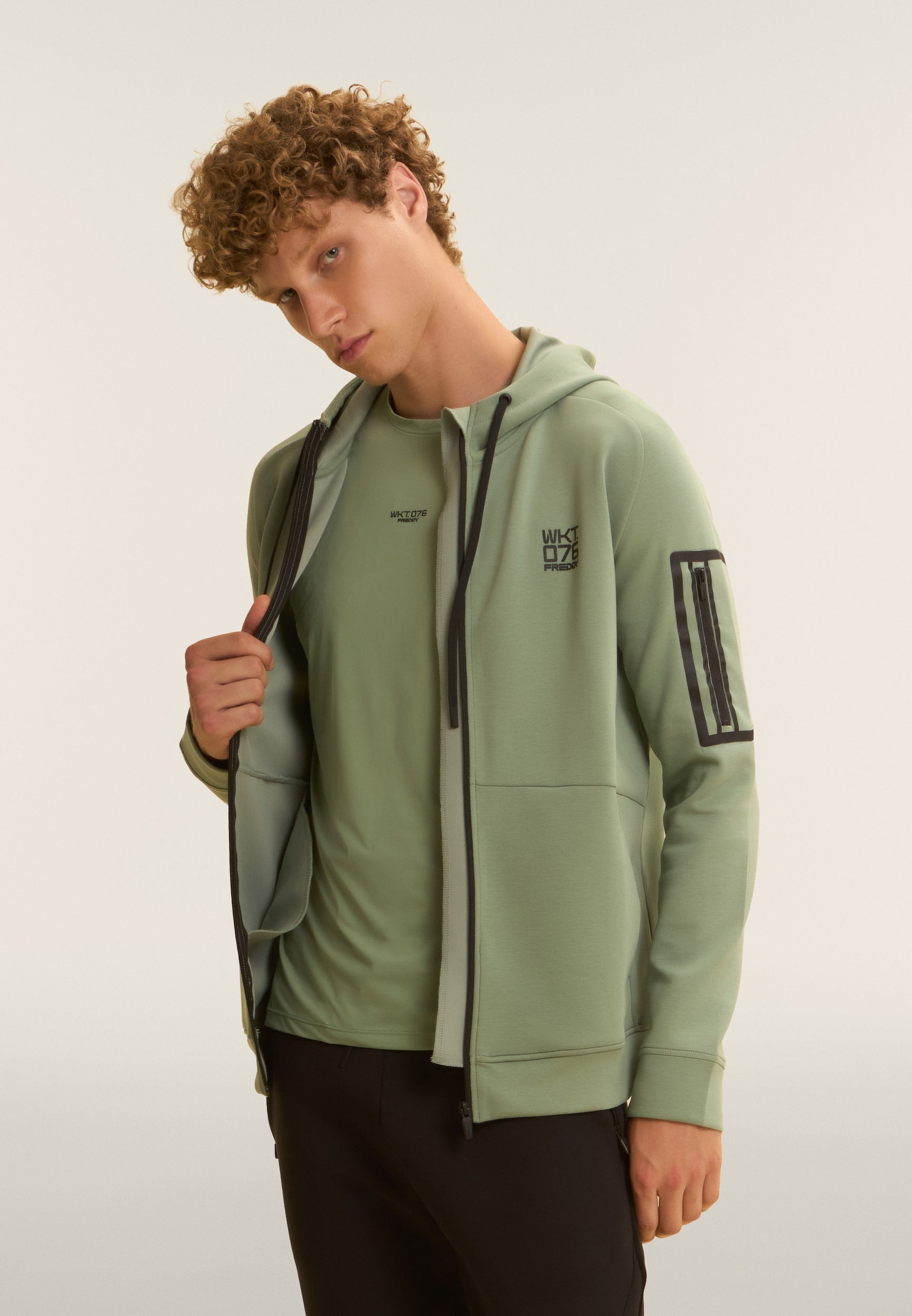 freddy-wkt-076-veste-zipp-e-capuche-technique image 1