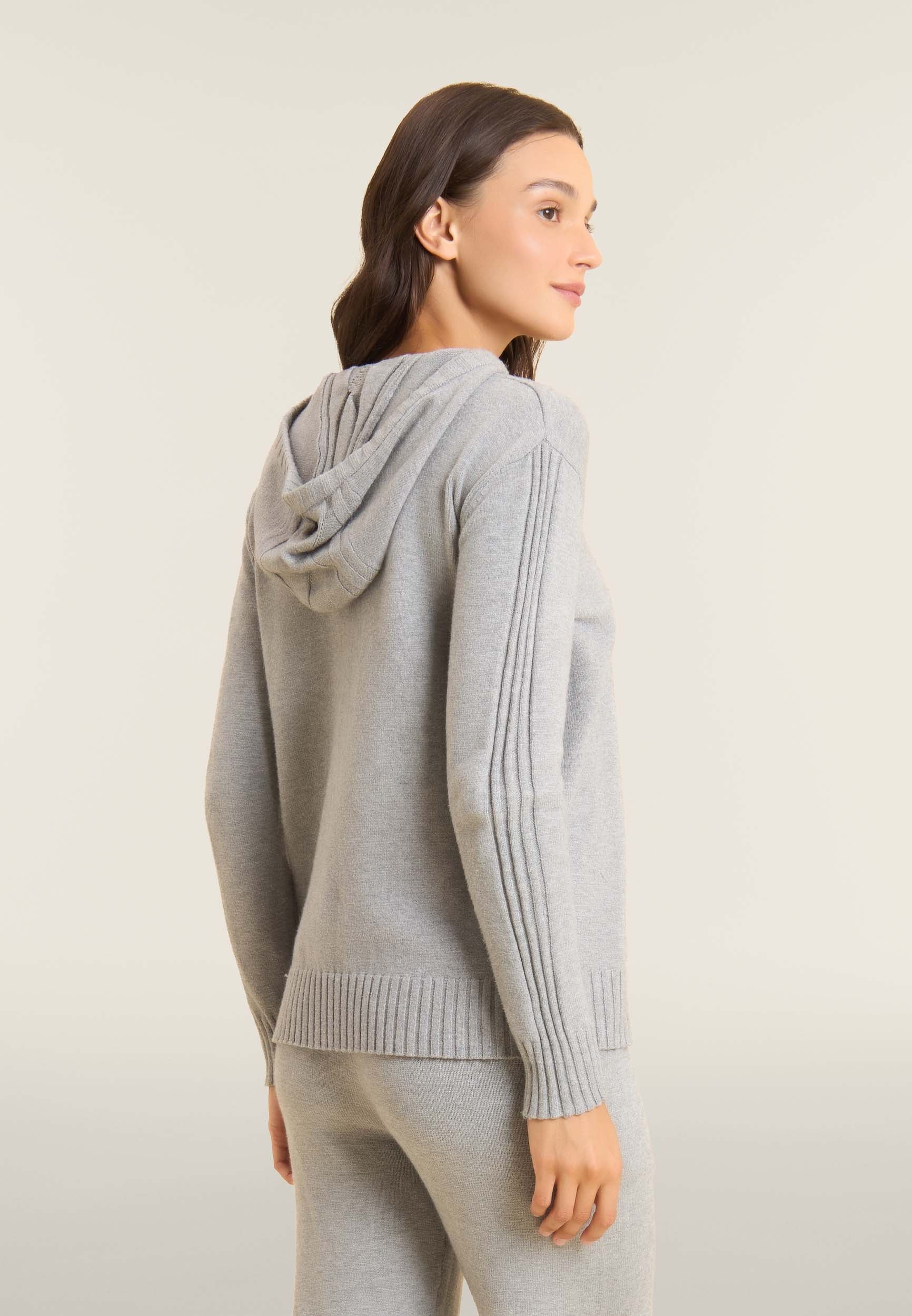 freddy-maille-femme-tricot-capuche-tresse-frontale image 3